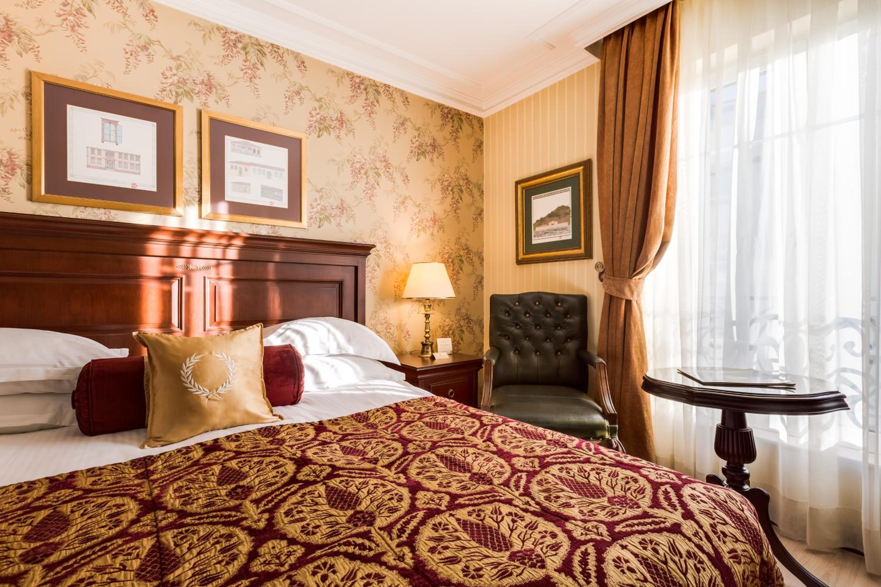 Standard Double Room - Photo 12