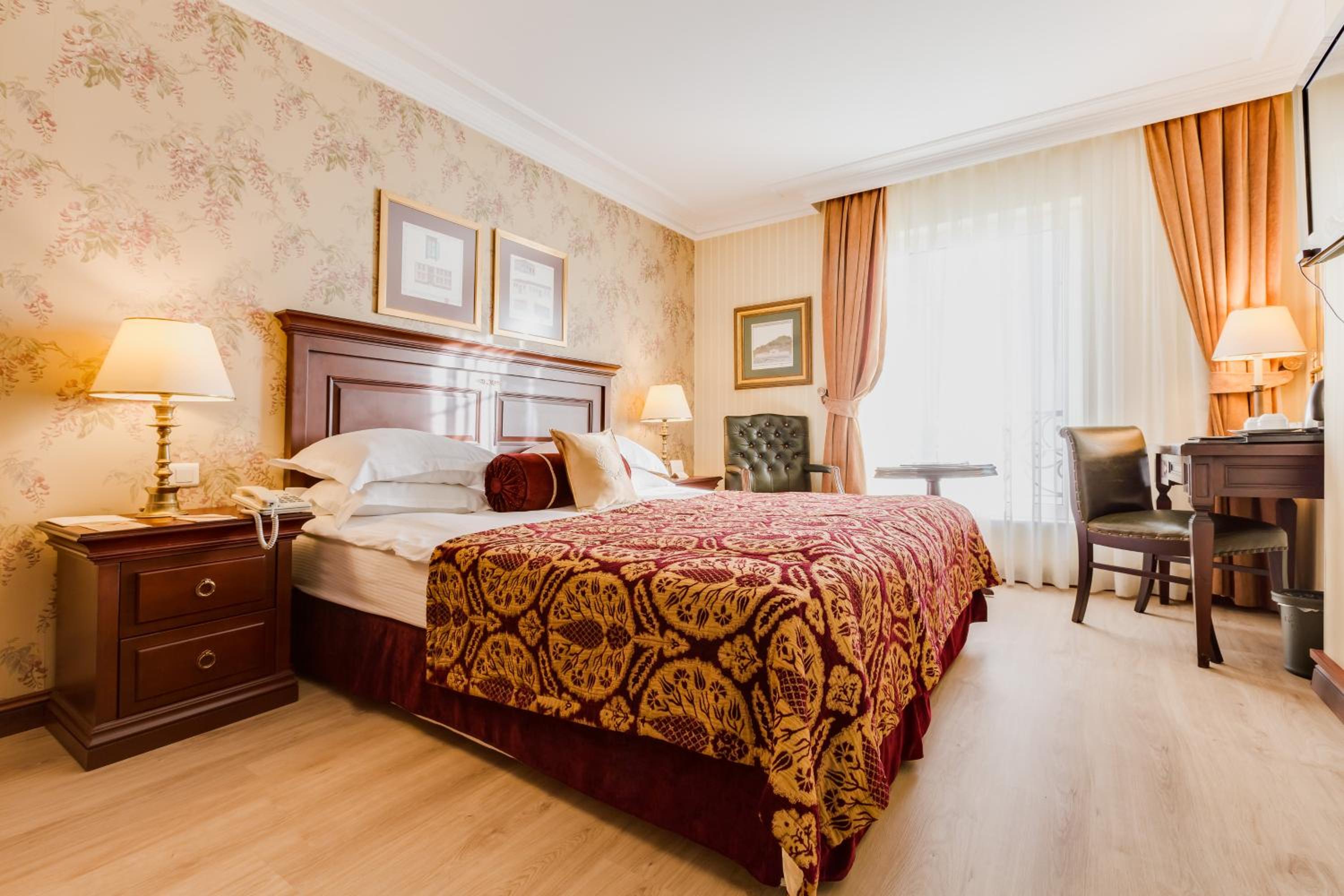 Standard Double Room - Photo 13