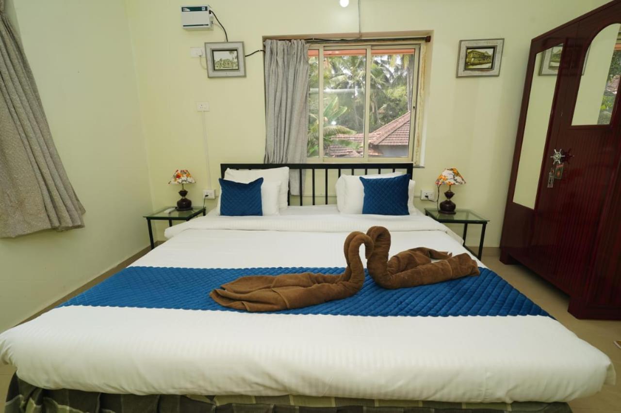 Two-Bedroom Deluxe Apartment with Garden View