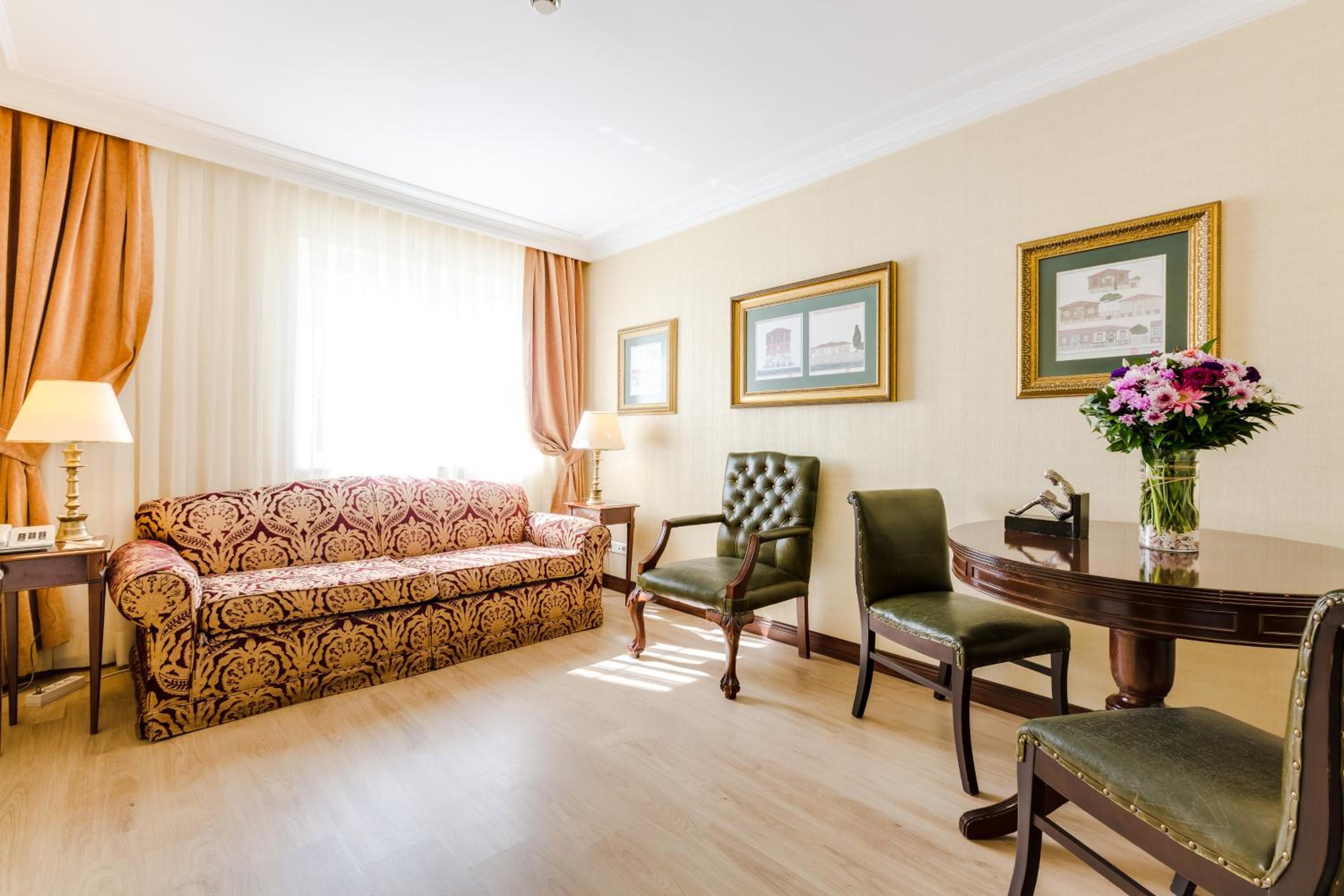 Deluxe Junior Suite - Photo 4