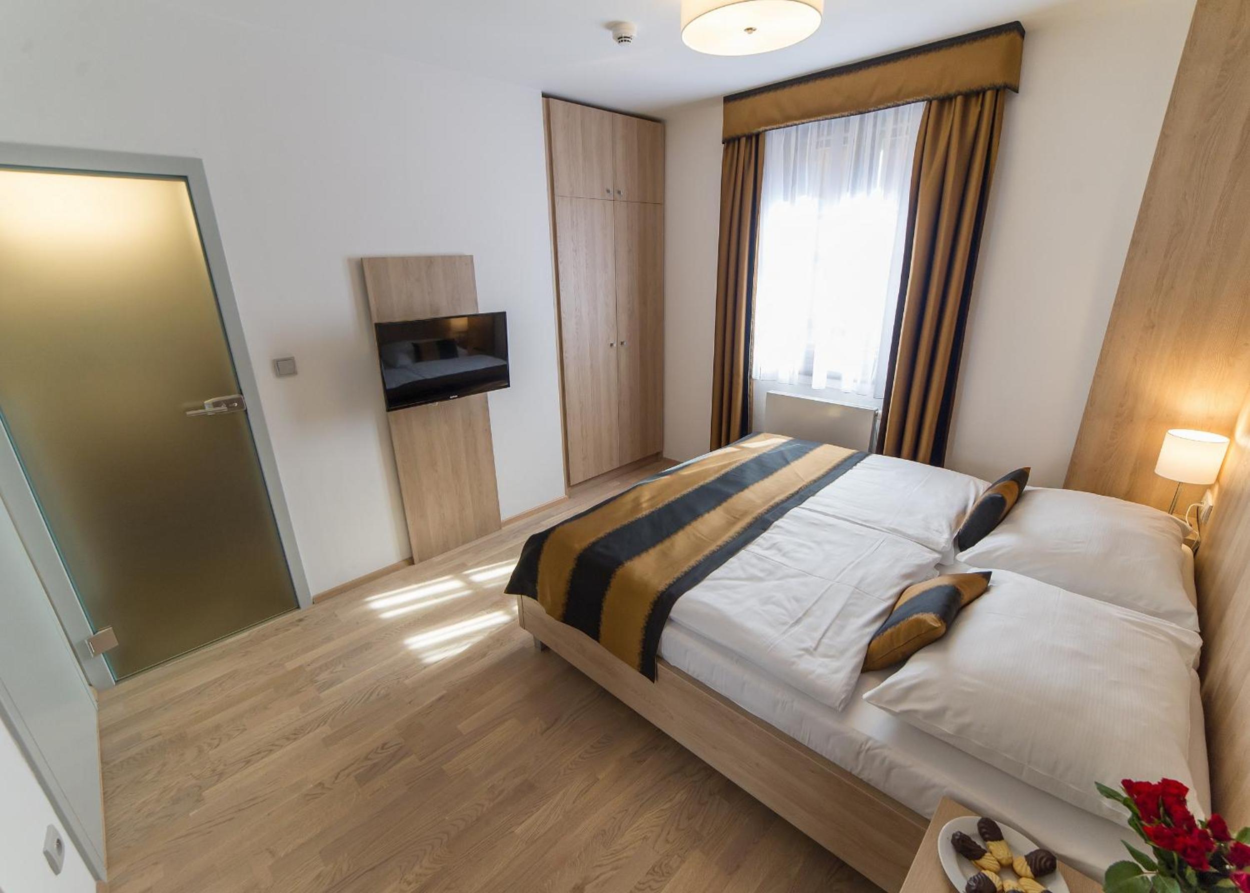 Standard Double or Twin Room - Photo 1