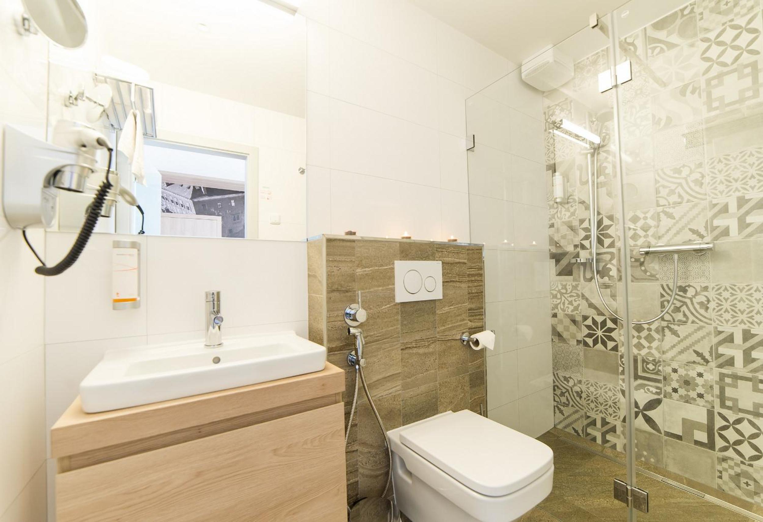 Standard Double or Twin Room - Photo 5