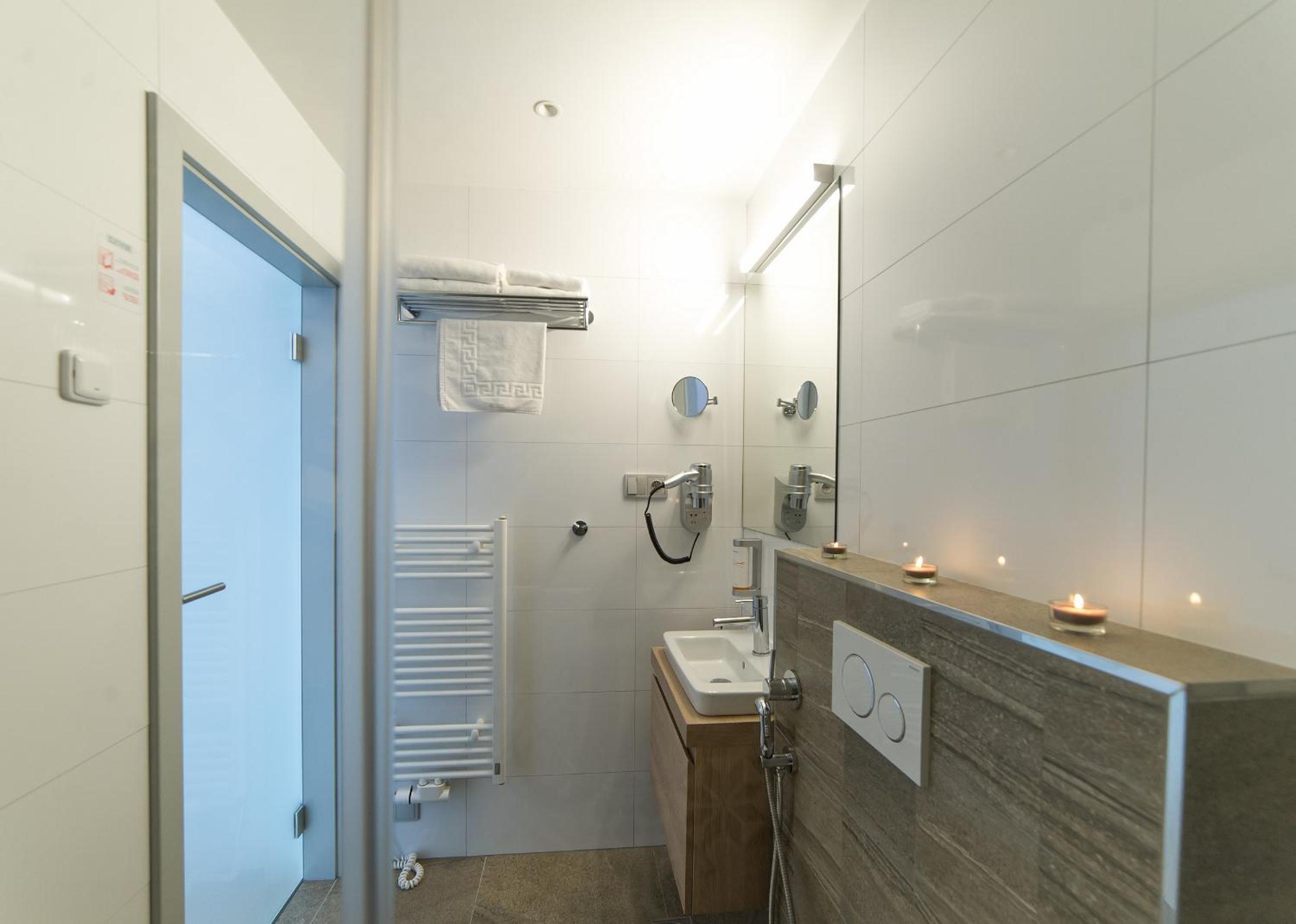 Standard Double or Twin Room - Photo 4