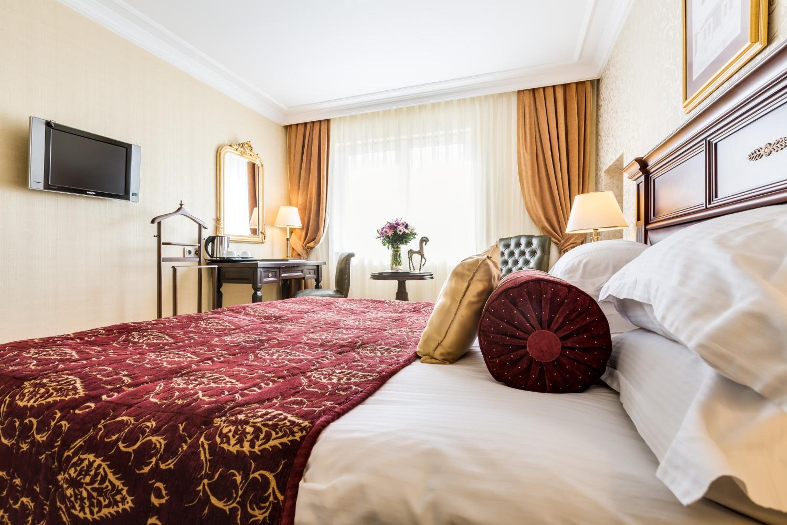 Deluxe Junior Suite - Photo 7