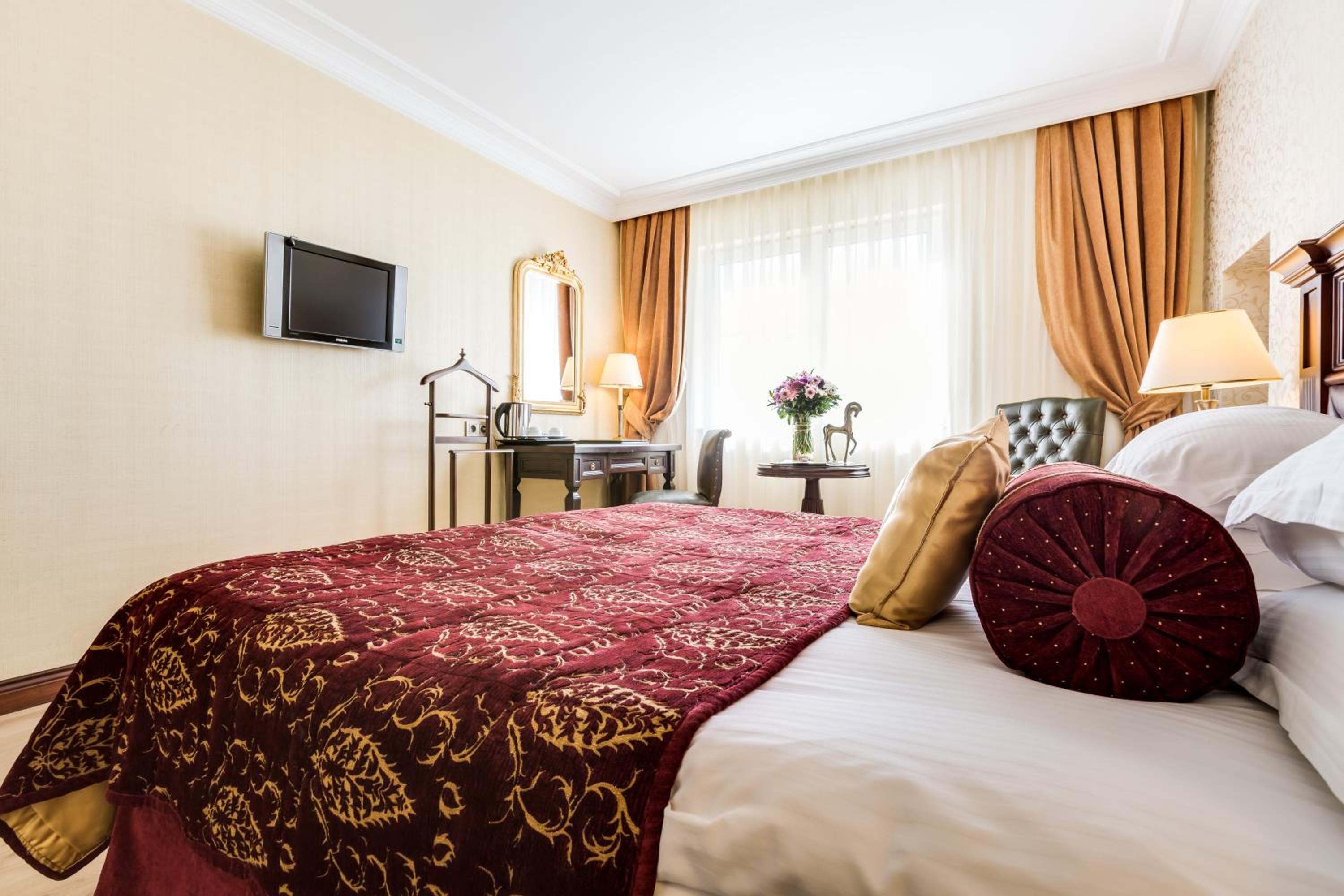 Deluxe Junior Suite - Photo 6