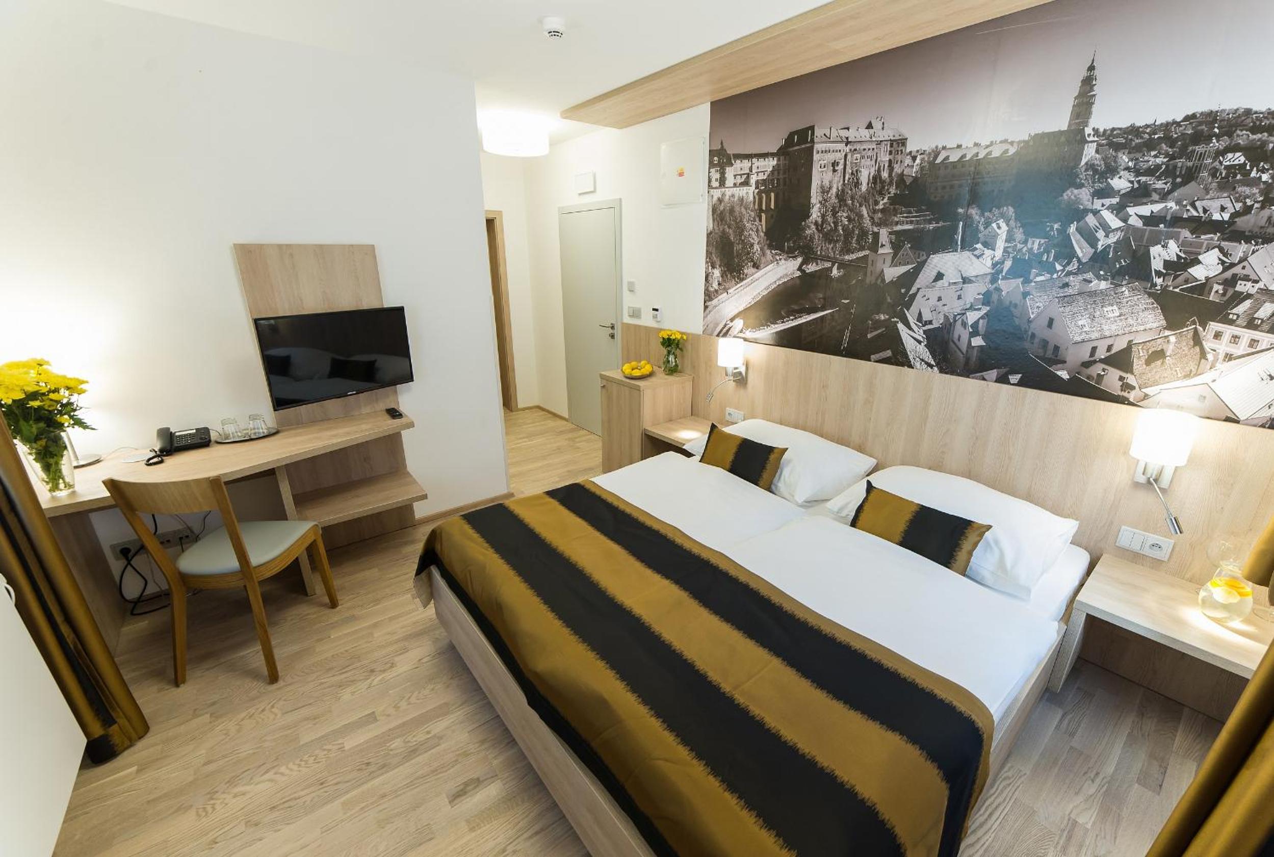 Deluxe Double Room with River View - Photo 3