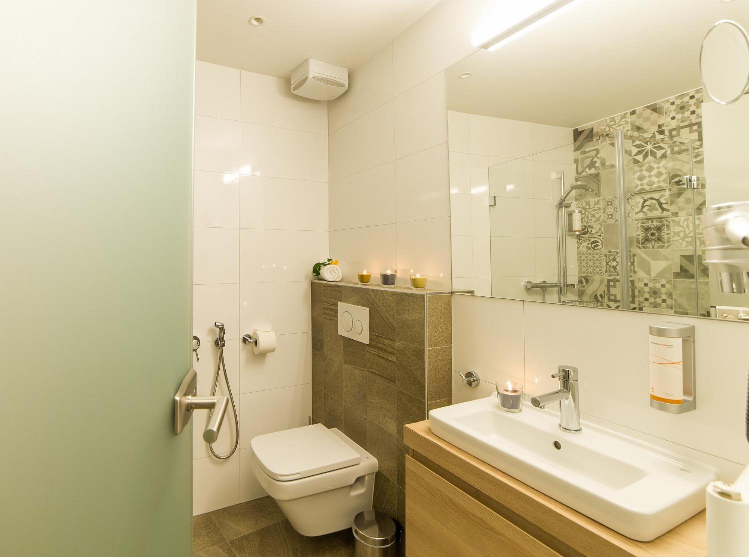 Deluxe Double Room with River View - Photo 4