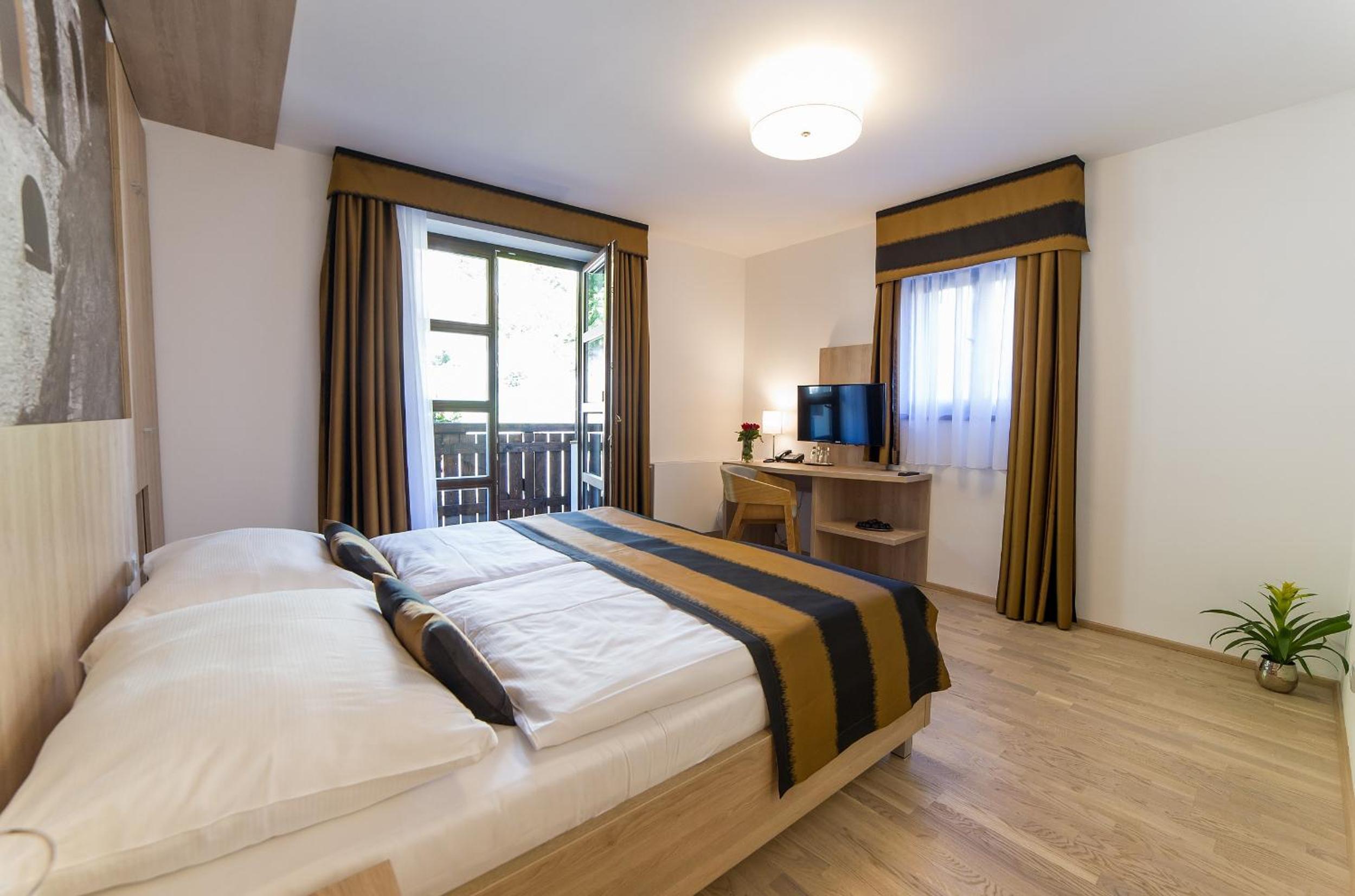 Quadruple Room with Balcony - Photo 3