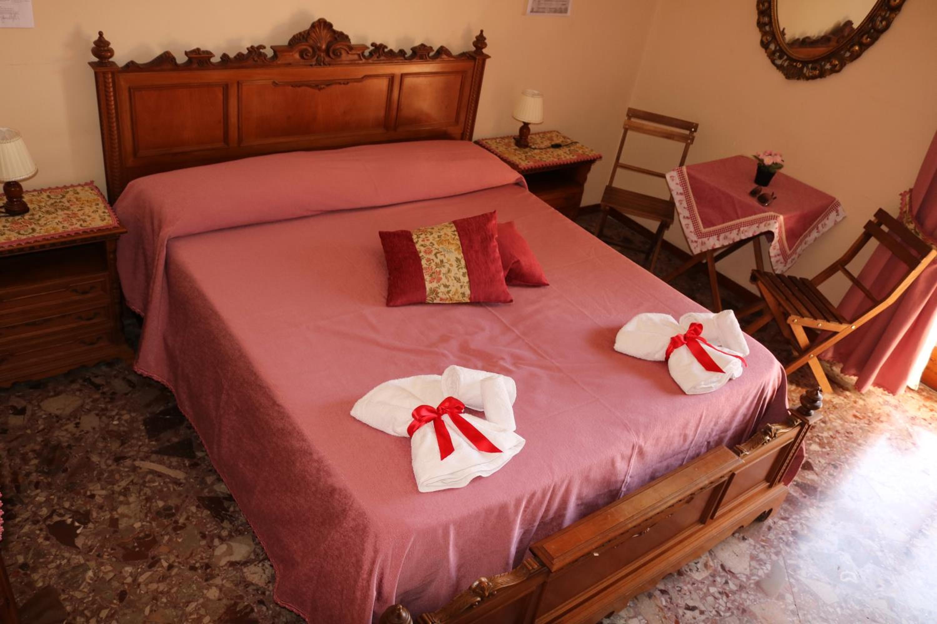 Quadruple Room with Private External Bathroom - Photo 8
