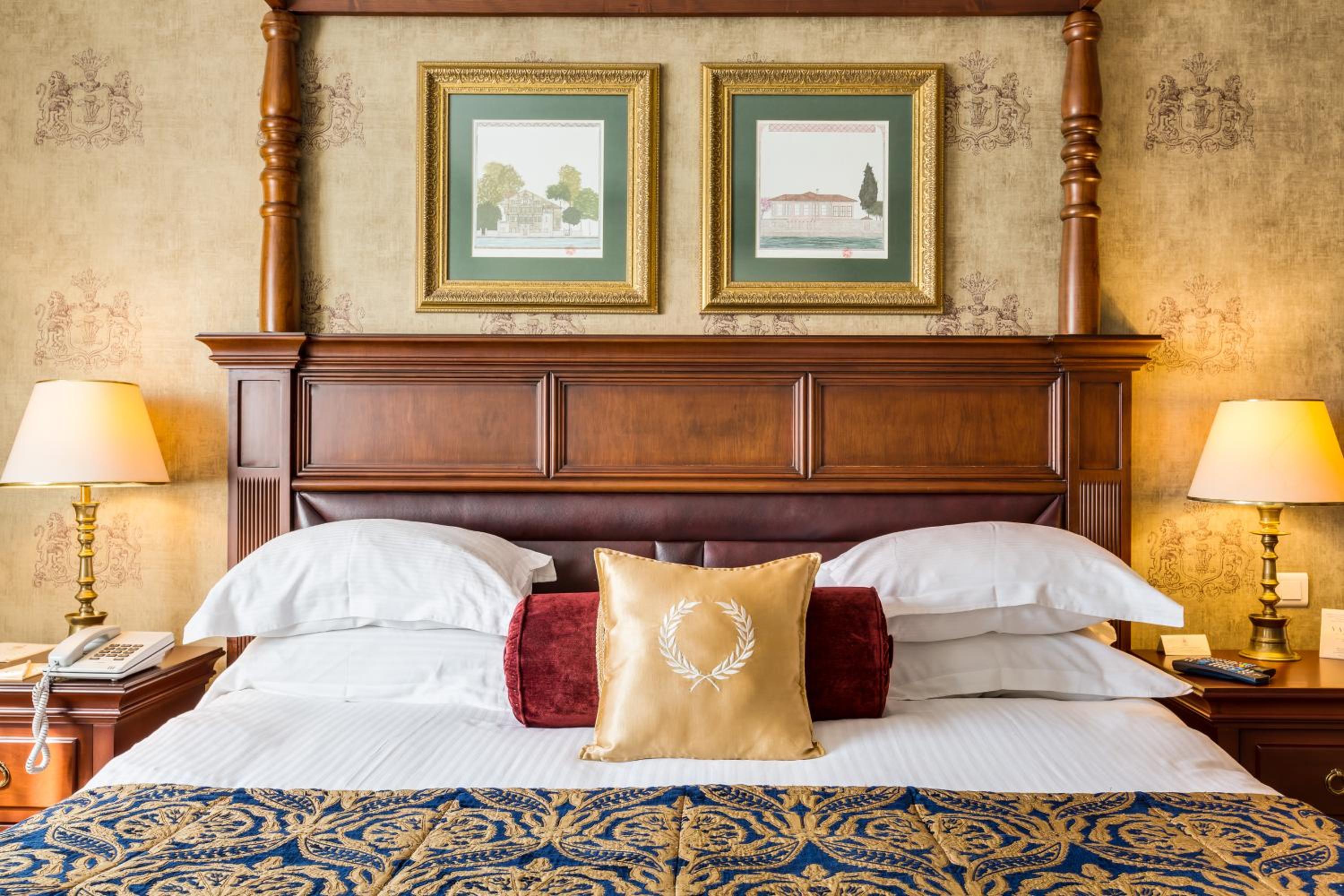 Deluxe King Suite - Photo 11