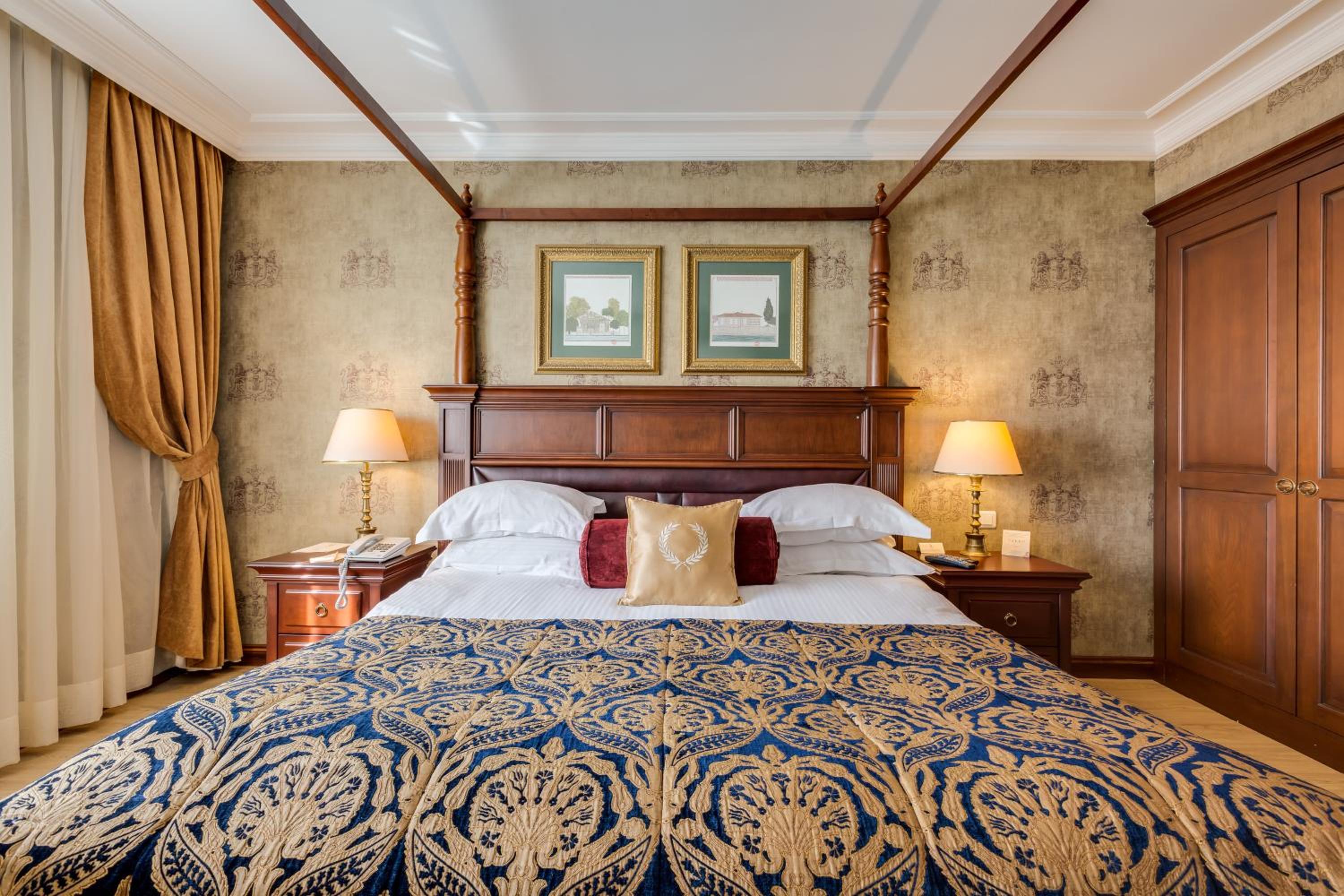 Deluxe King Suite - Photo 10