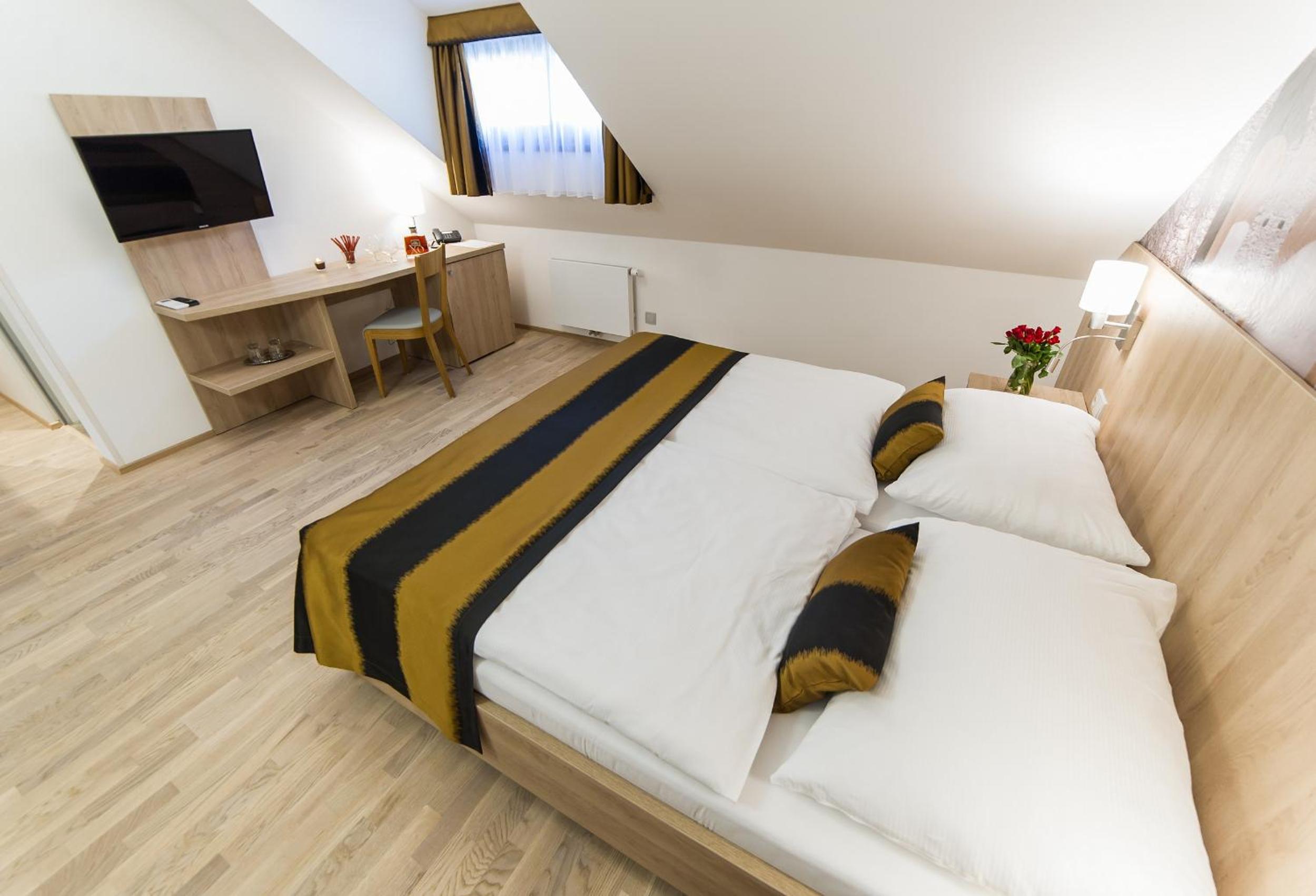 Deluxe Double or Twin Room with River View - Photo 2