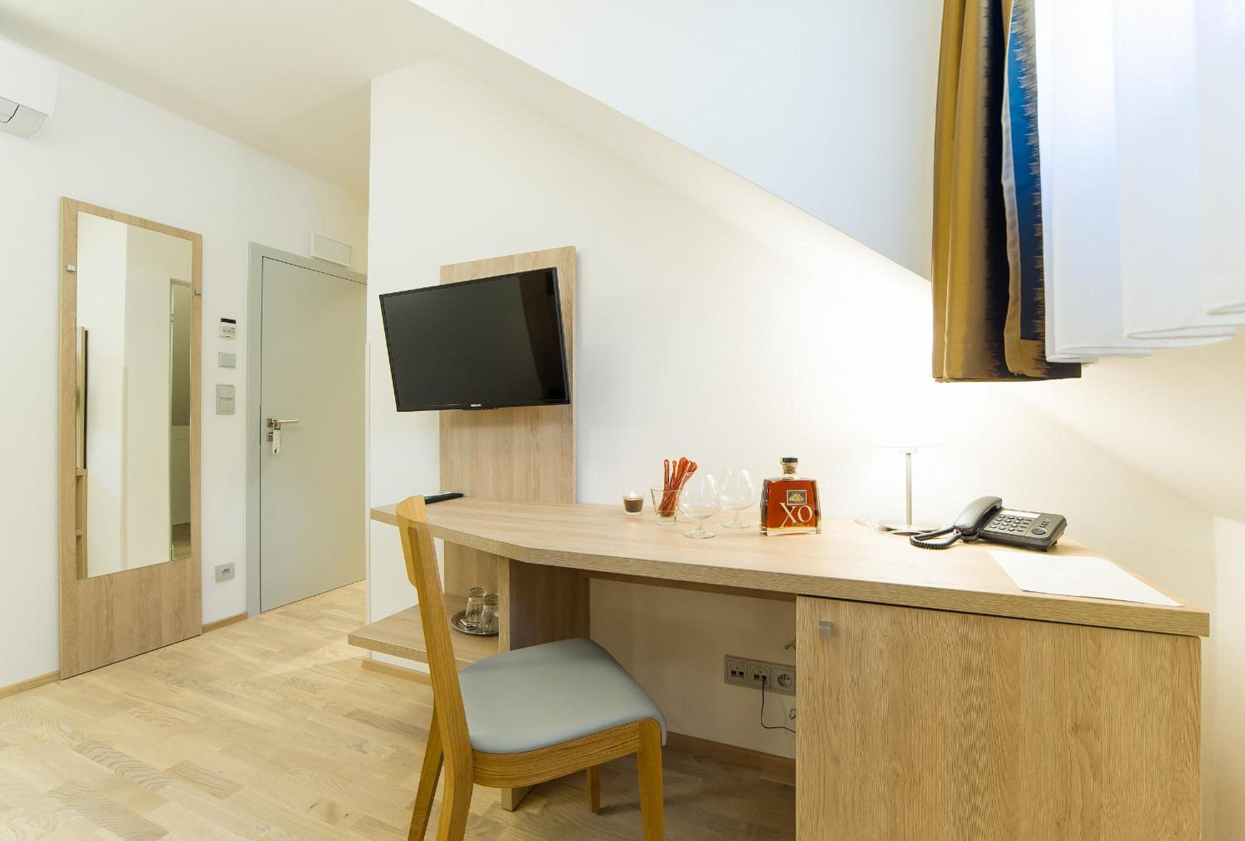 Deluxe Double or Twin Room with River View - Photo 3