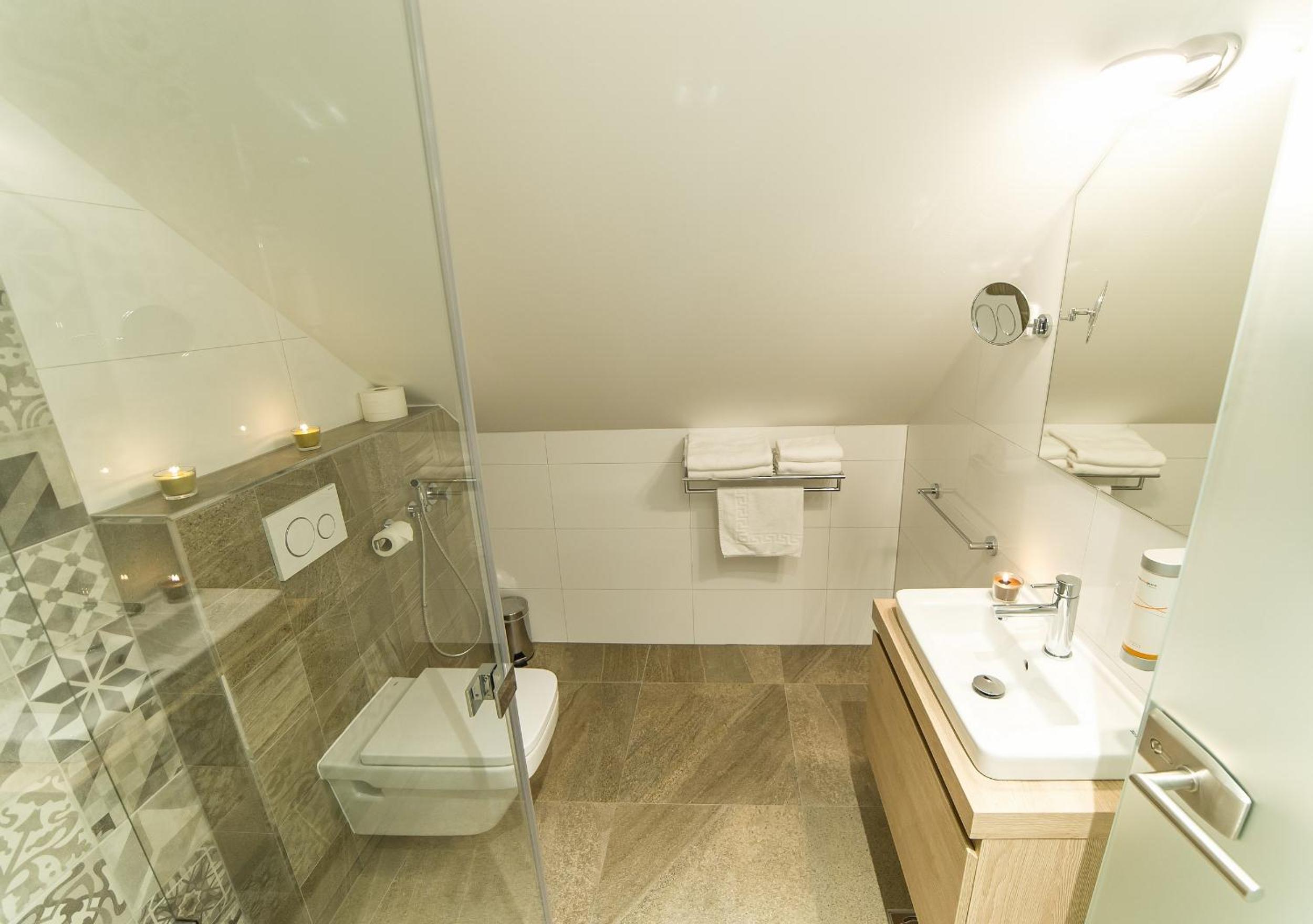 Deluxe Double or Twin Room with River View - Photo 5