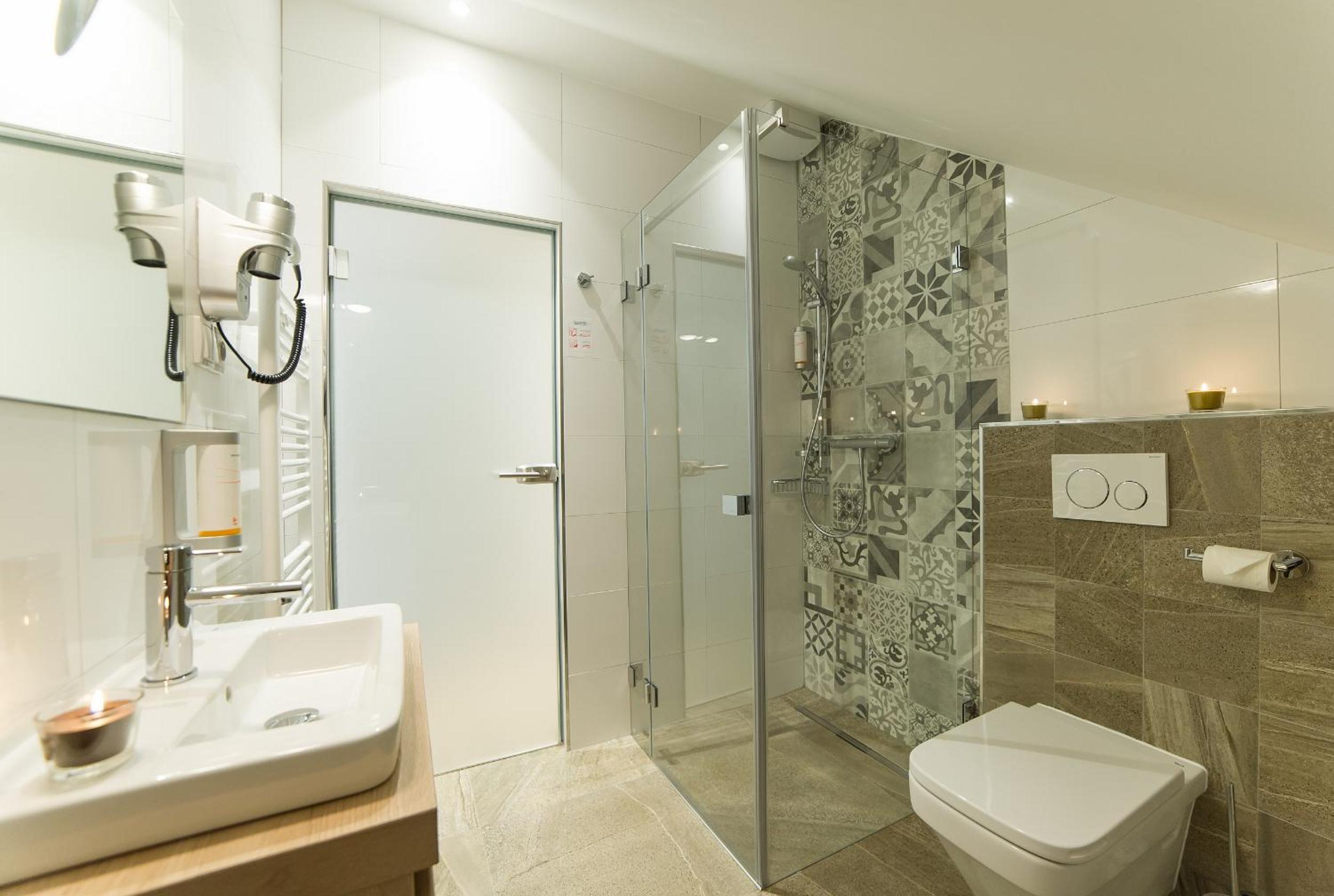 Deluxe Double or Twin Room with River View - Photo 4