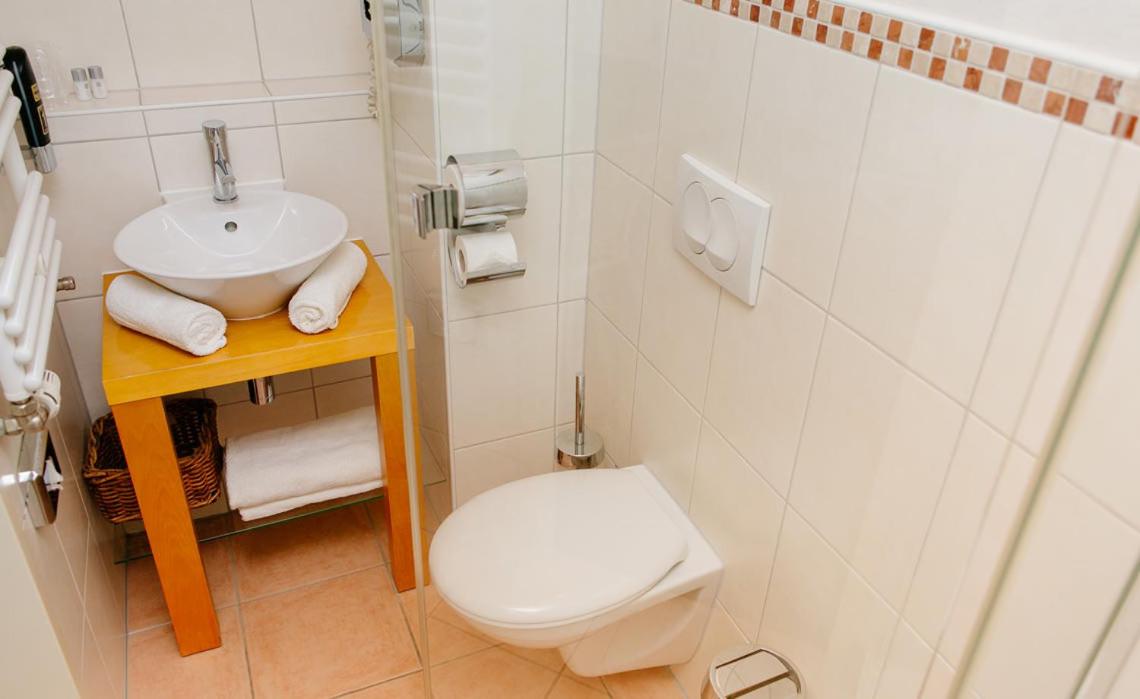 Medium Double Room - Photo 3
