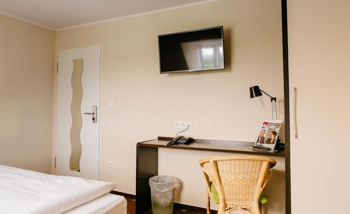 Medium Double Room - Photo 2