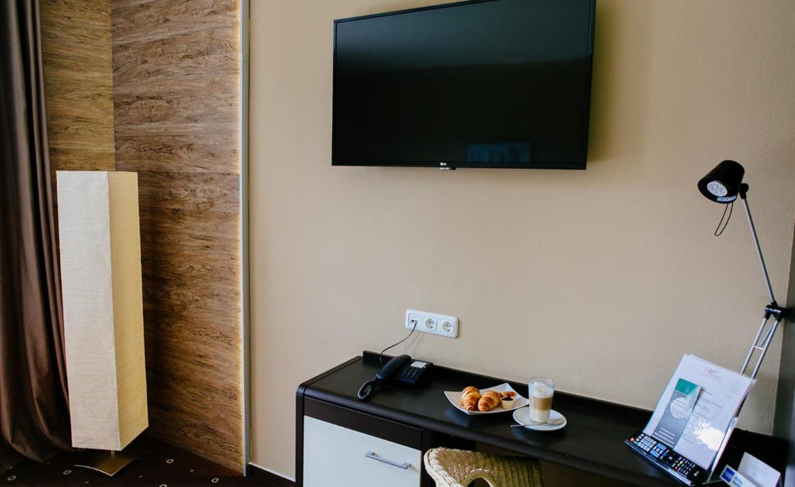 Large Double Room - Photo 5