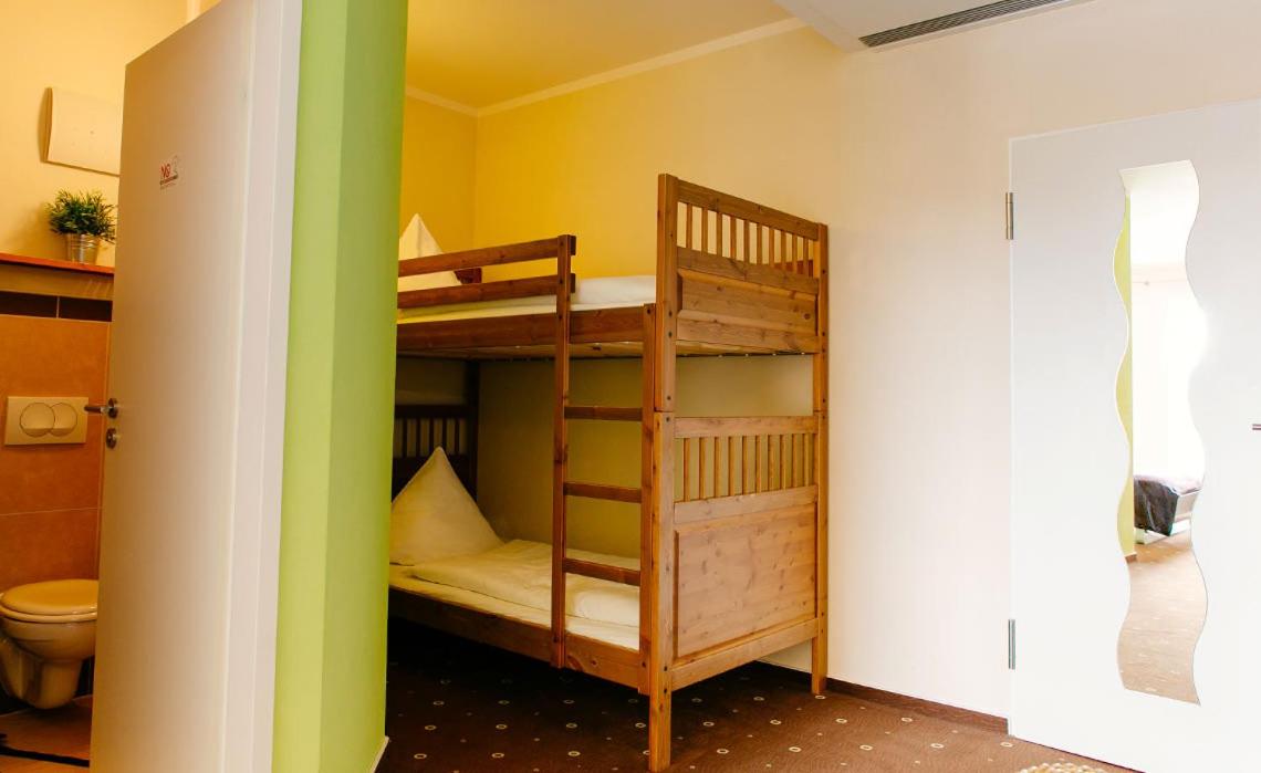 Large Double Room - Photo 2