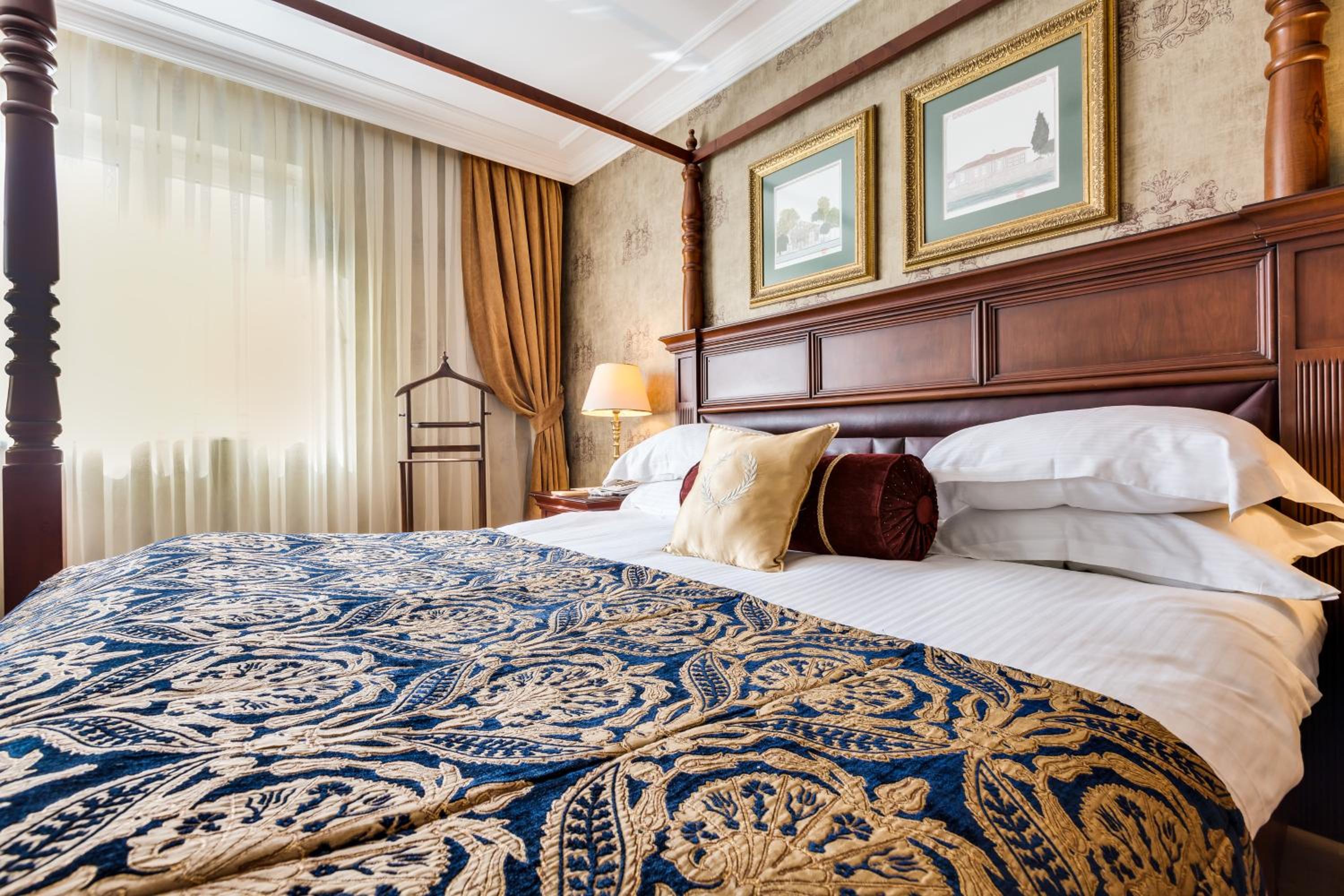 Deluxe King Suite - Photo 22
