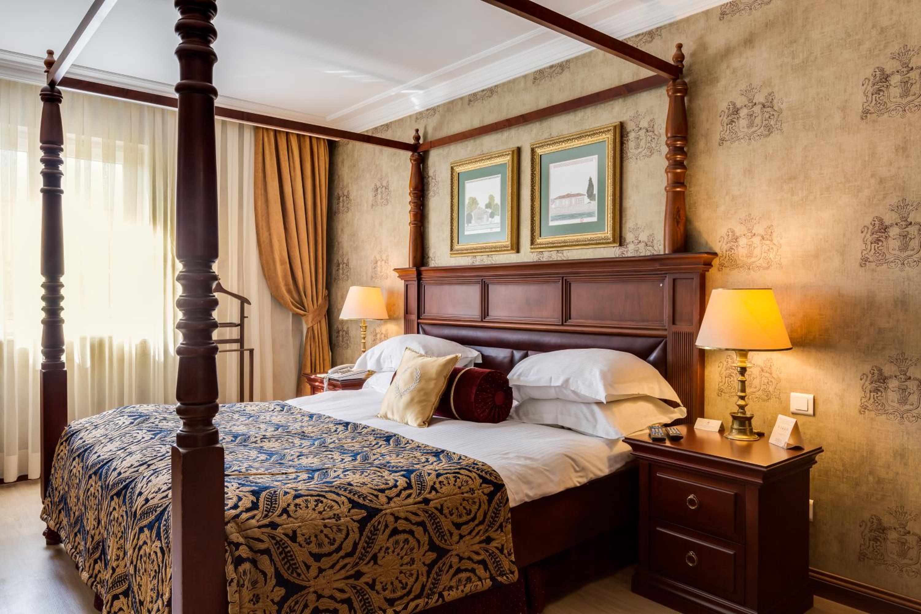 Deluxe King Suite - Photo 15