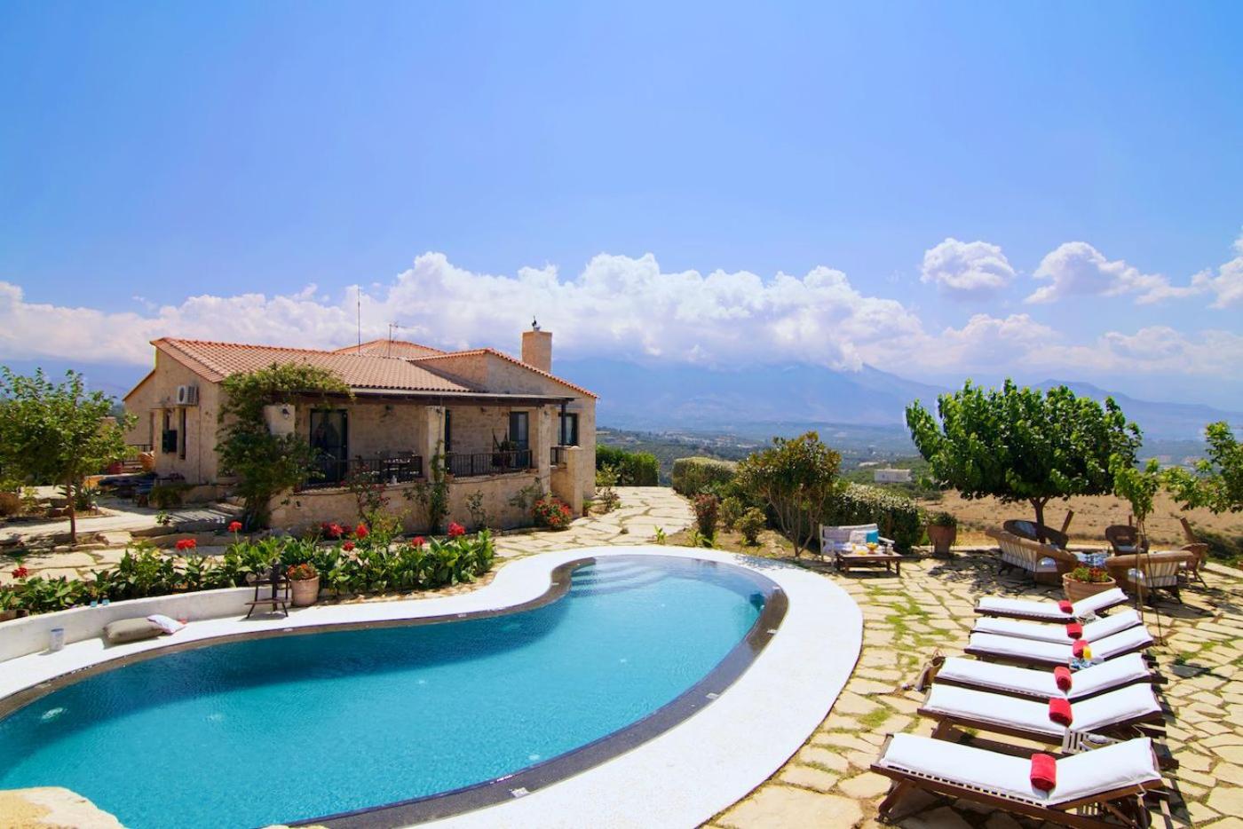Three-Bedroom Villa photo 2
