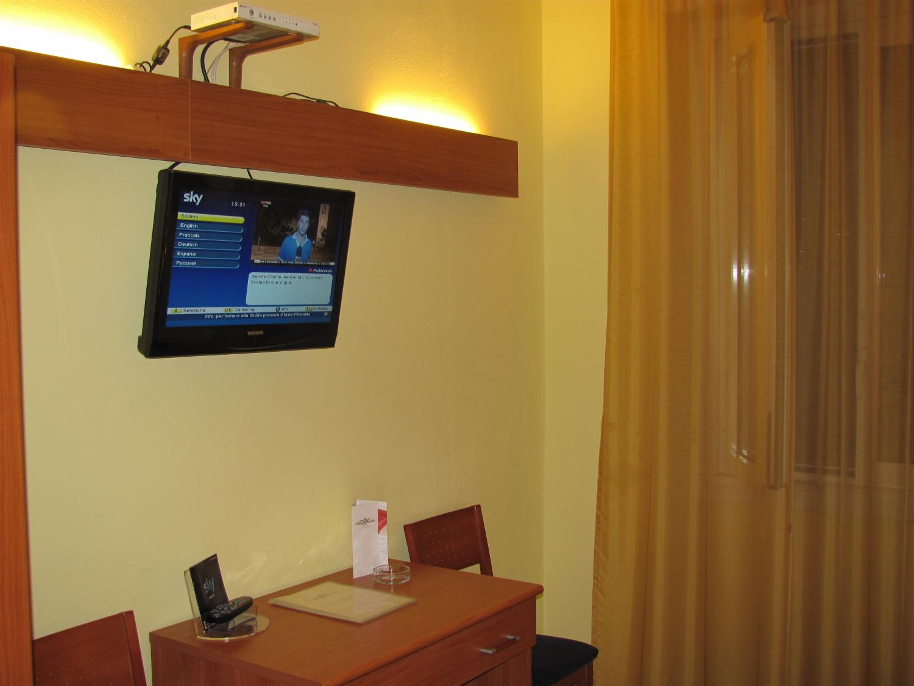Double or Twin Room - Photo 3