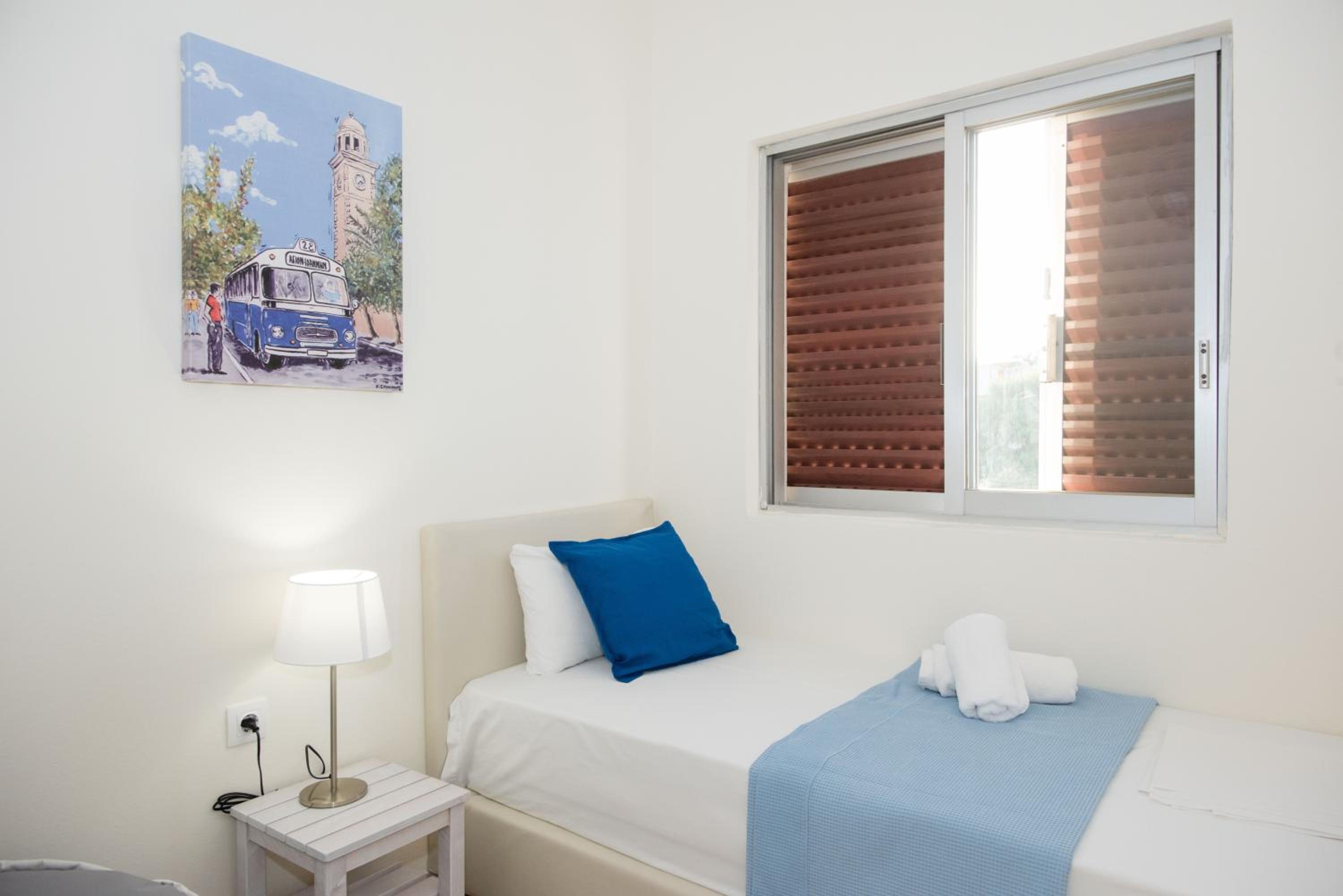 Two-Bedroom House - Photo 42
