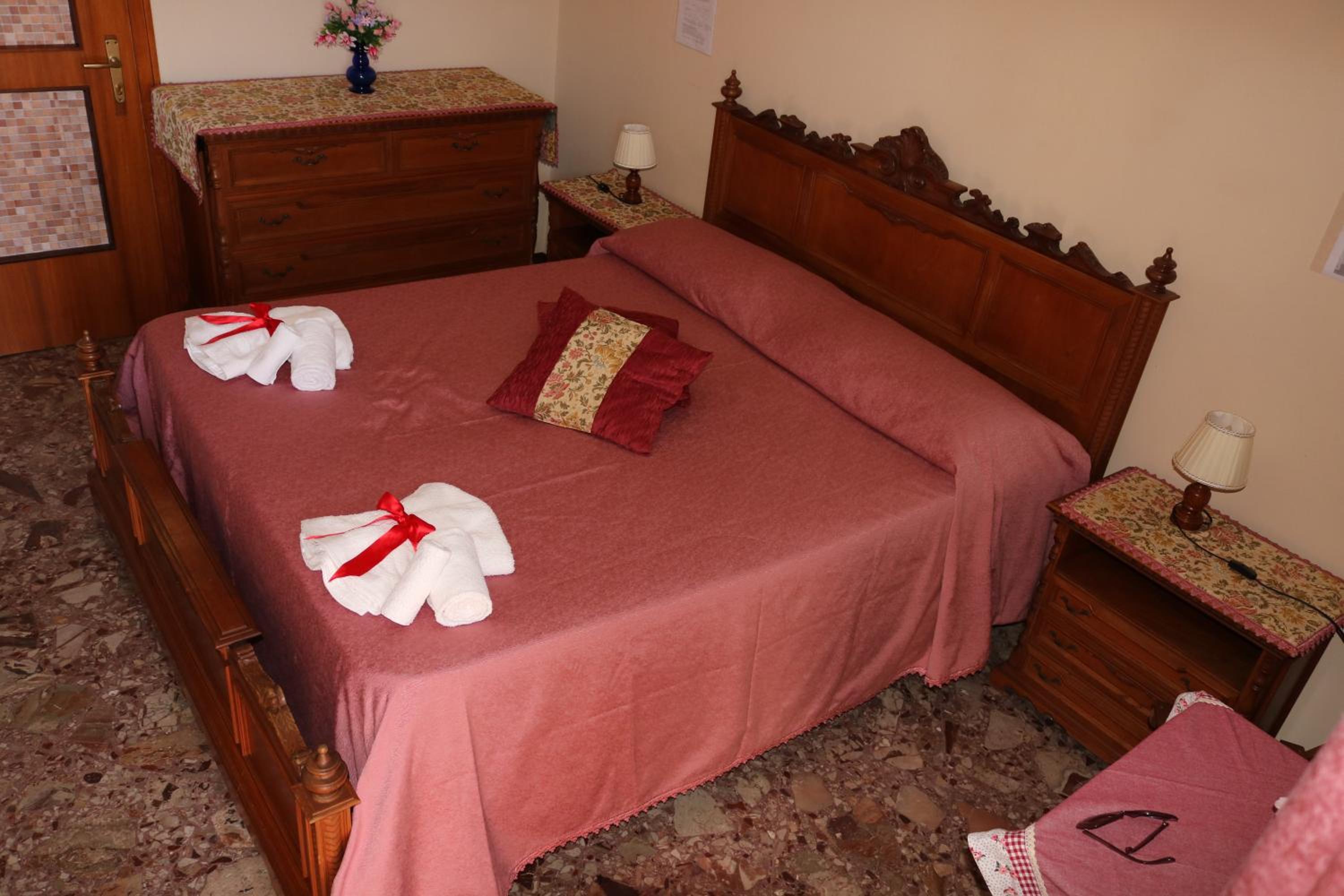 Quadruple Room with Private External Bathroom - Photo 10