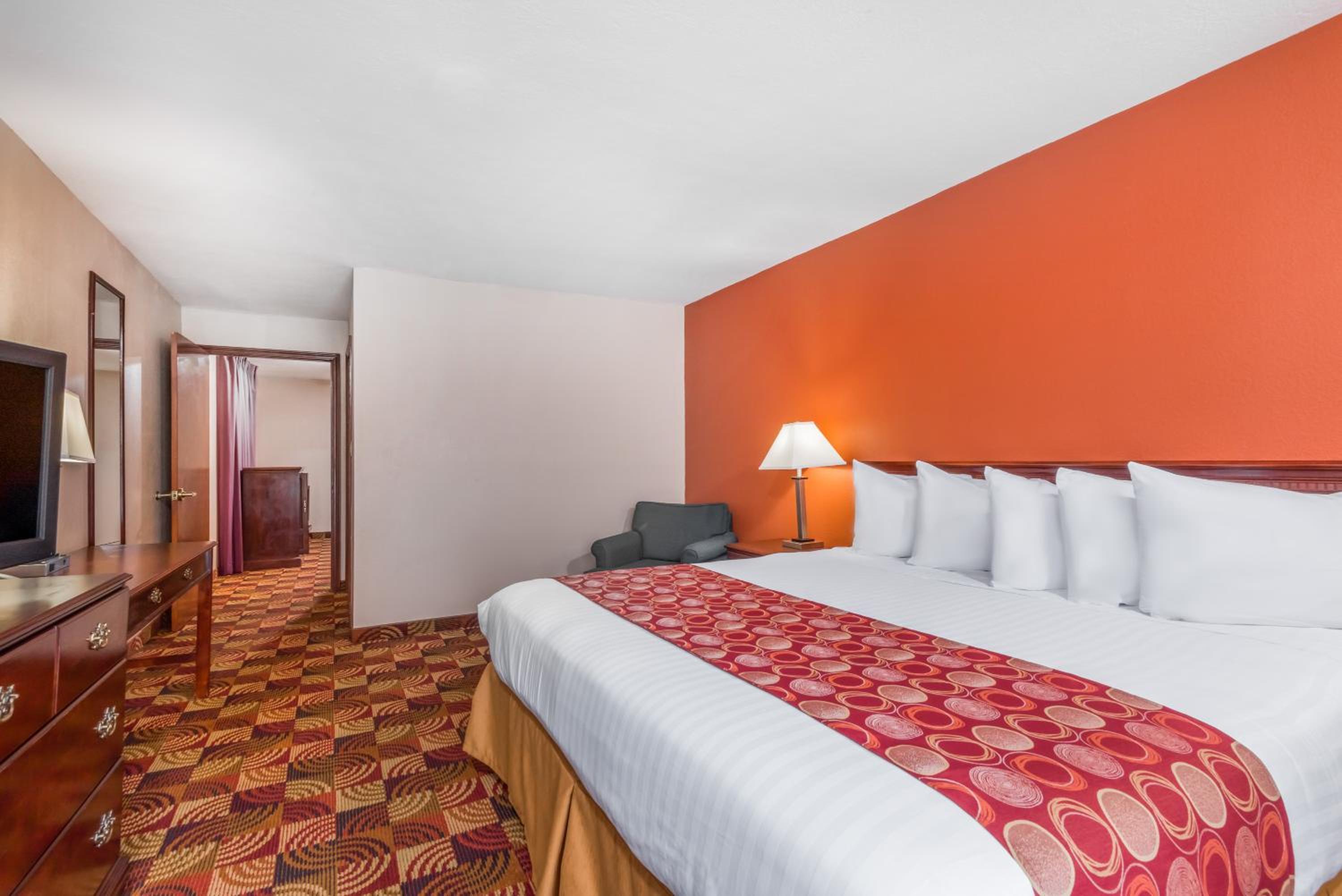 Executive King Suite - Non-Smoking - Photo 1