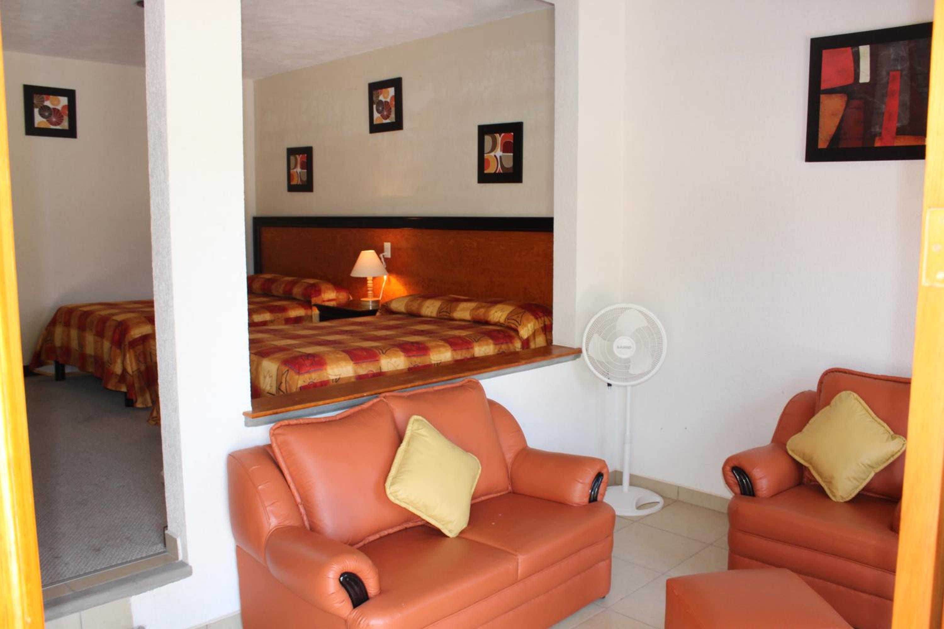 Deluxe King Suite photo 2