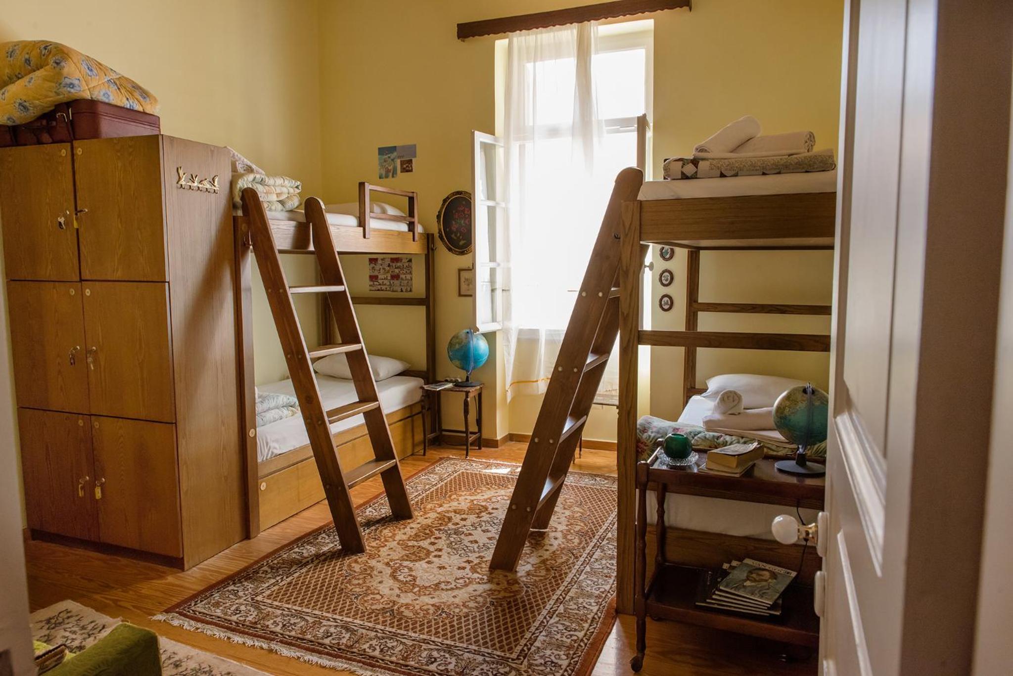 6-Bed Mixed Dormitory Room photo 3