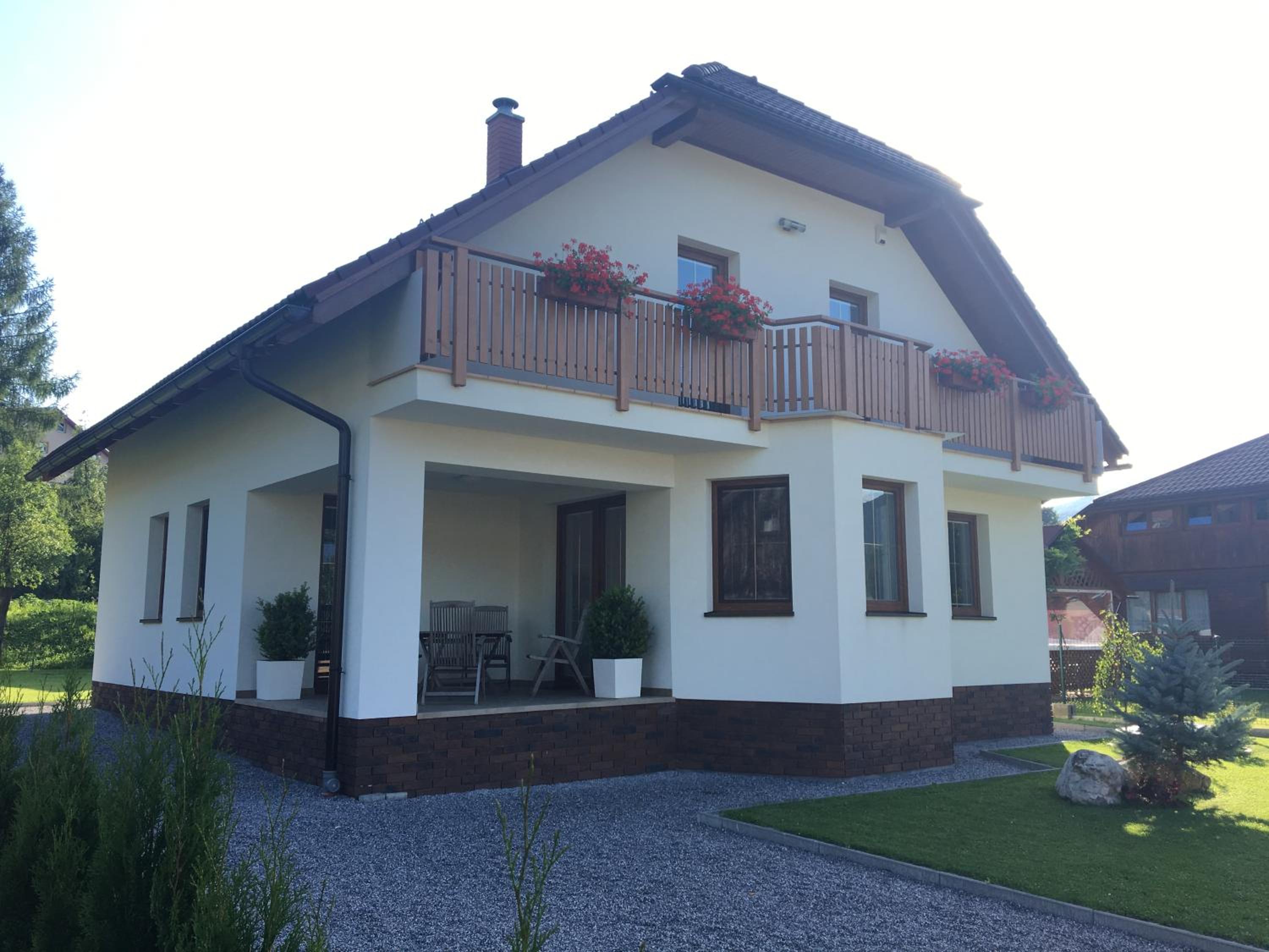 Three-Bedroom House photo 3