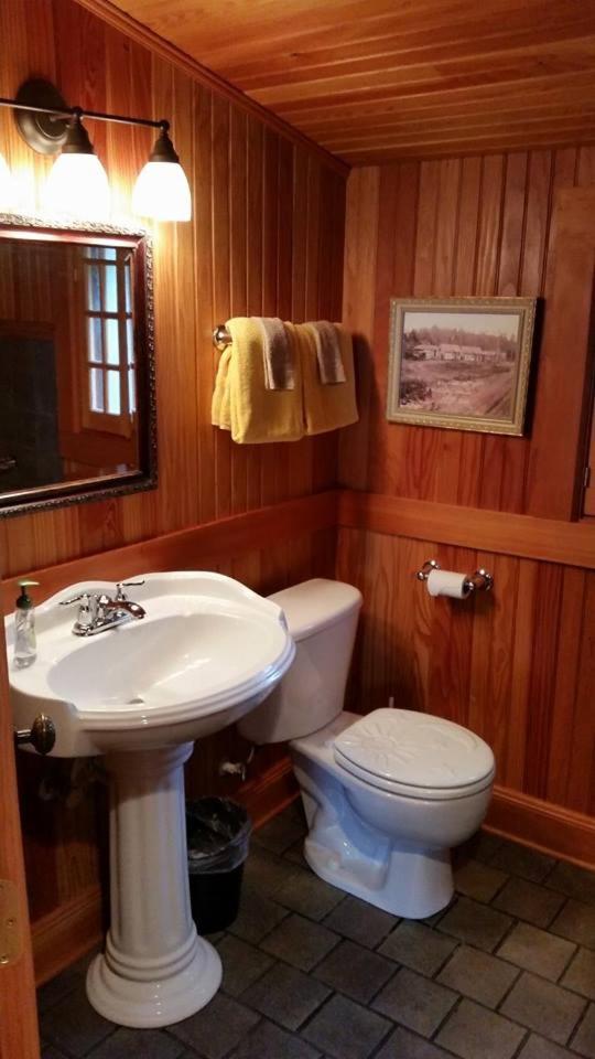 Deluxe Double Room (2 Adults + 1 Child) - Photo 3