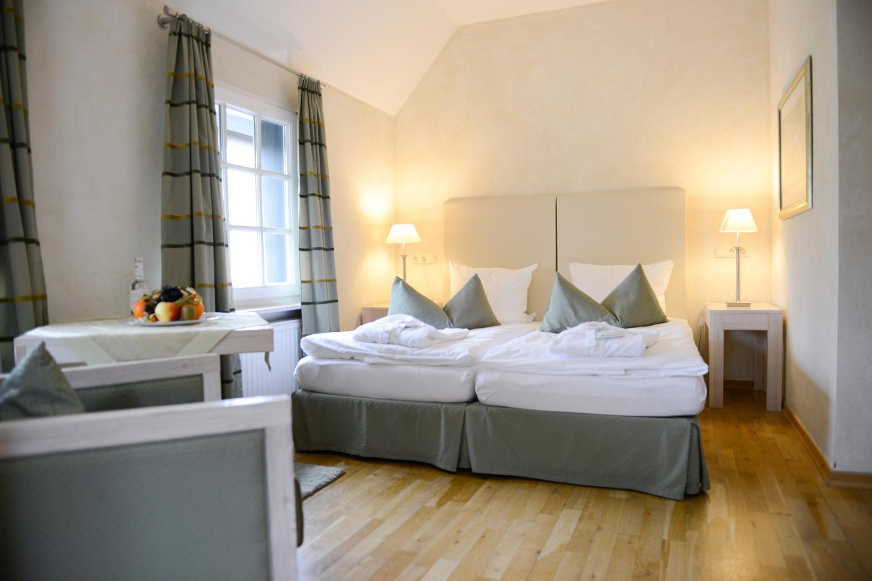 Deluxe Double Room with Shower - Photo 1