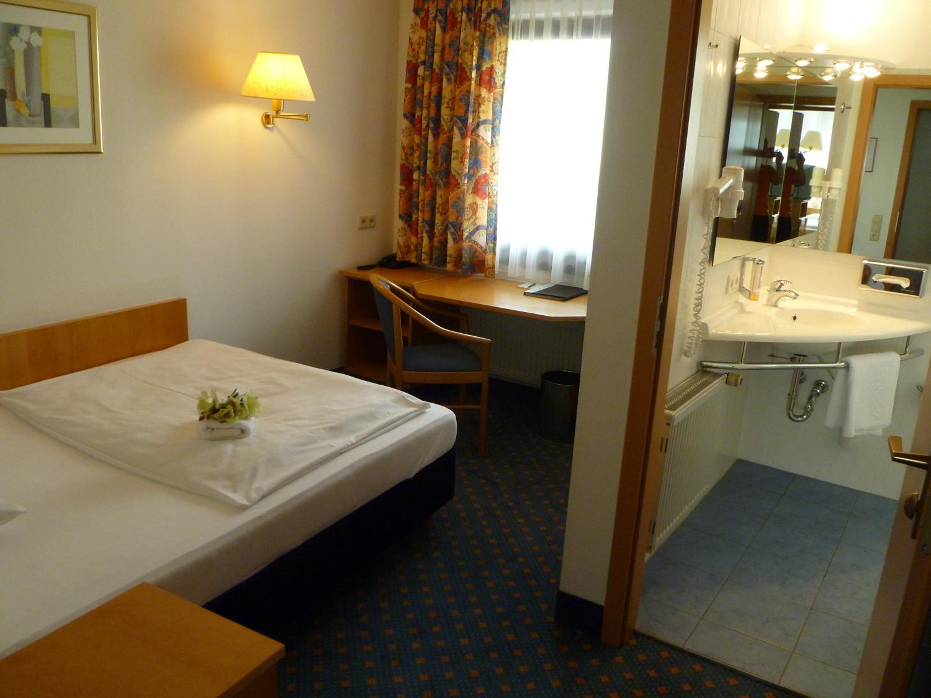 Small Double Room with French Bed - Photo 4
