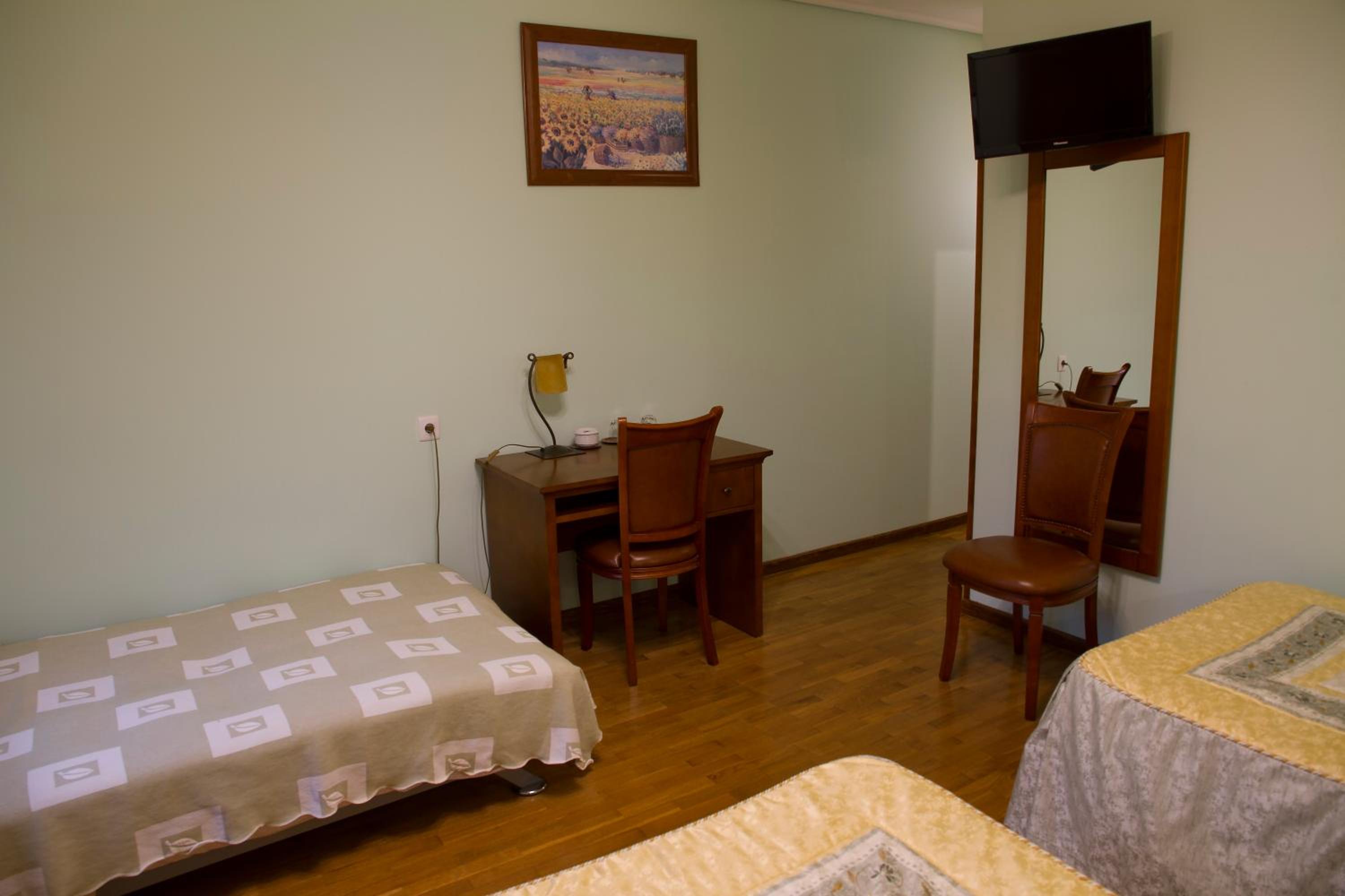 Twin Room - Photo 8