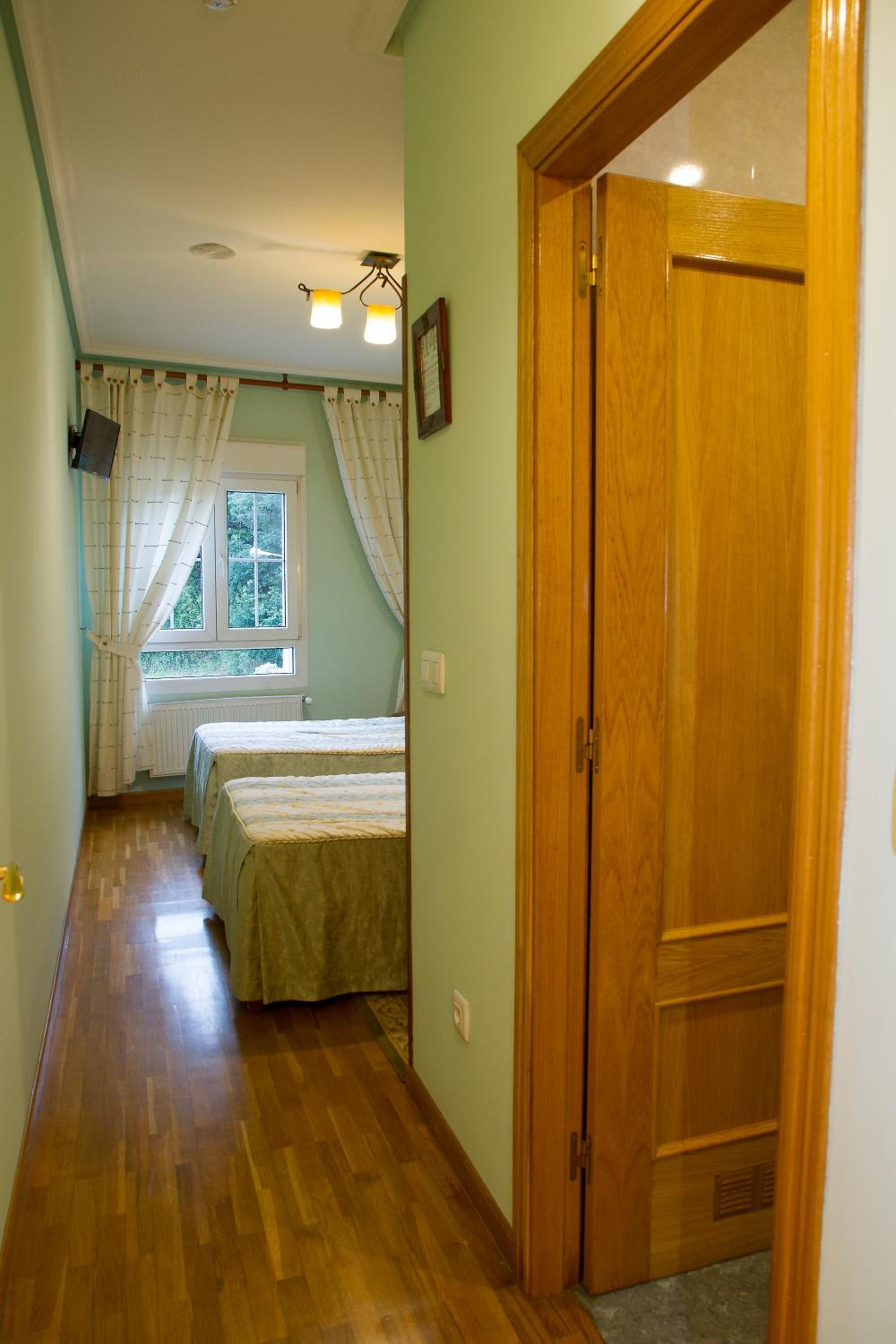 Twin Room - Photo 2