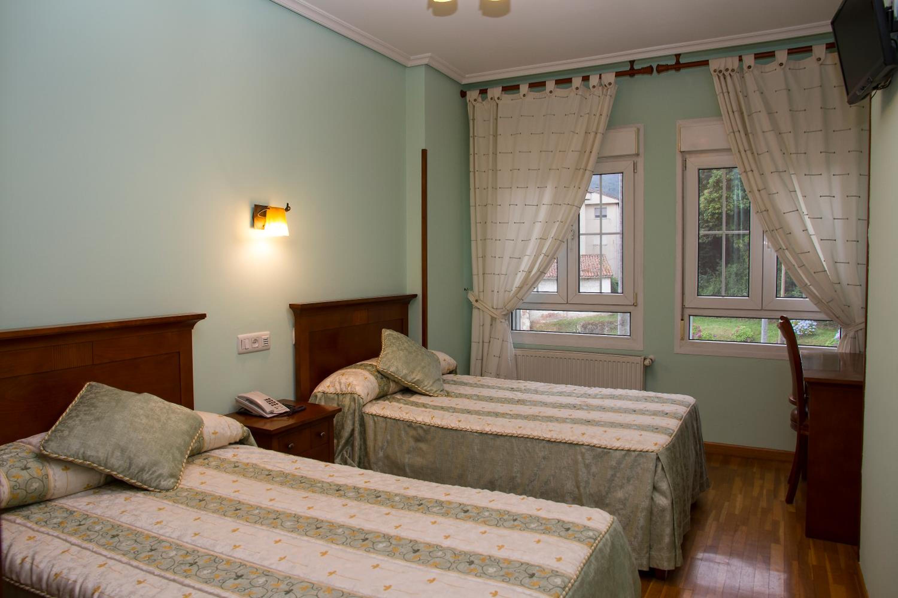 Twin Room - Photo 1