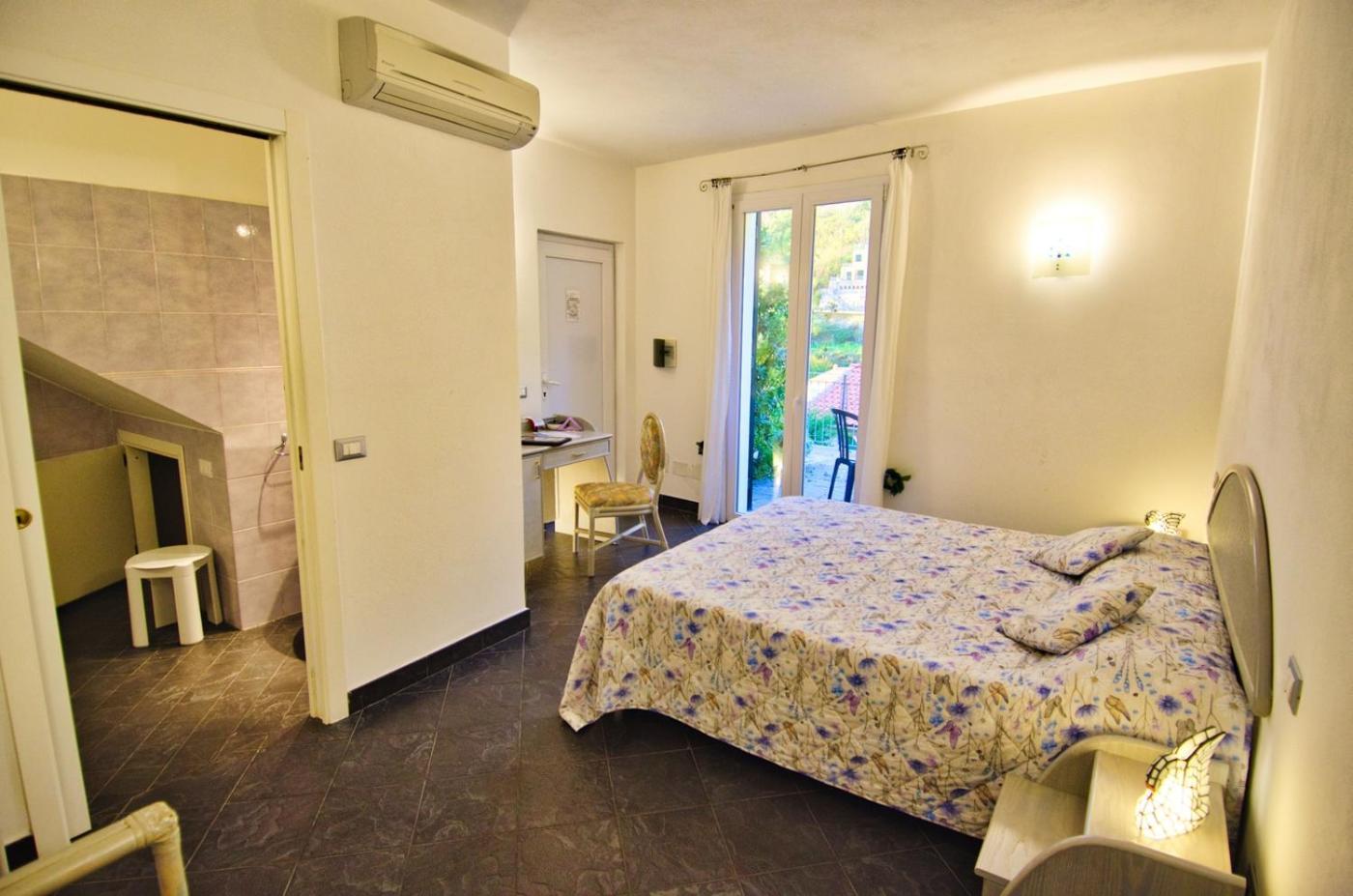 Double or Twin Room with Terrace photo 2