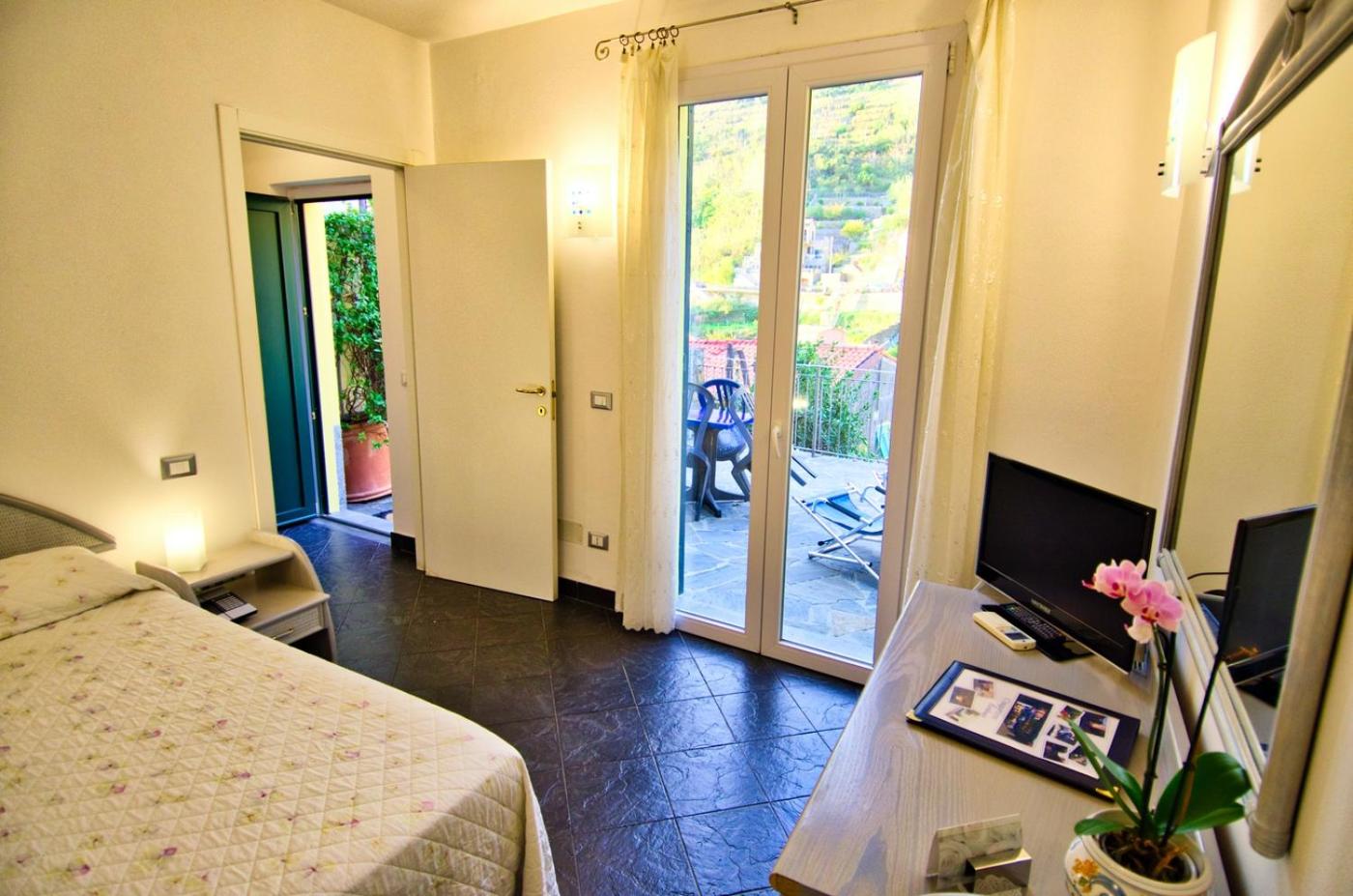 Double or Twin Room with Terrace photo 3