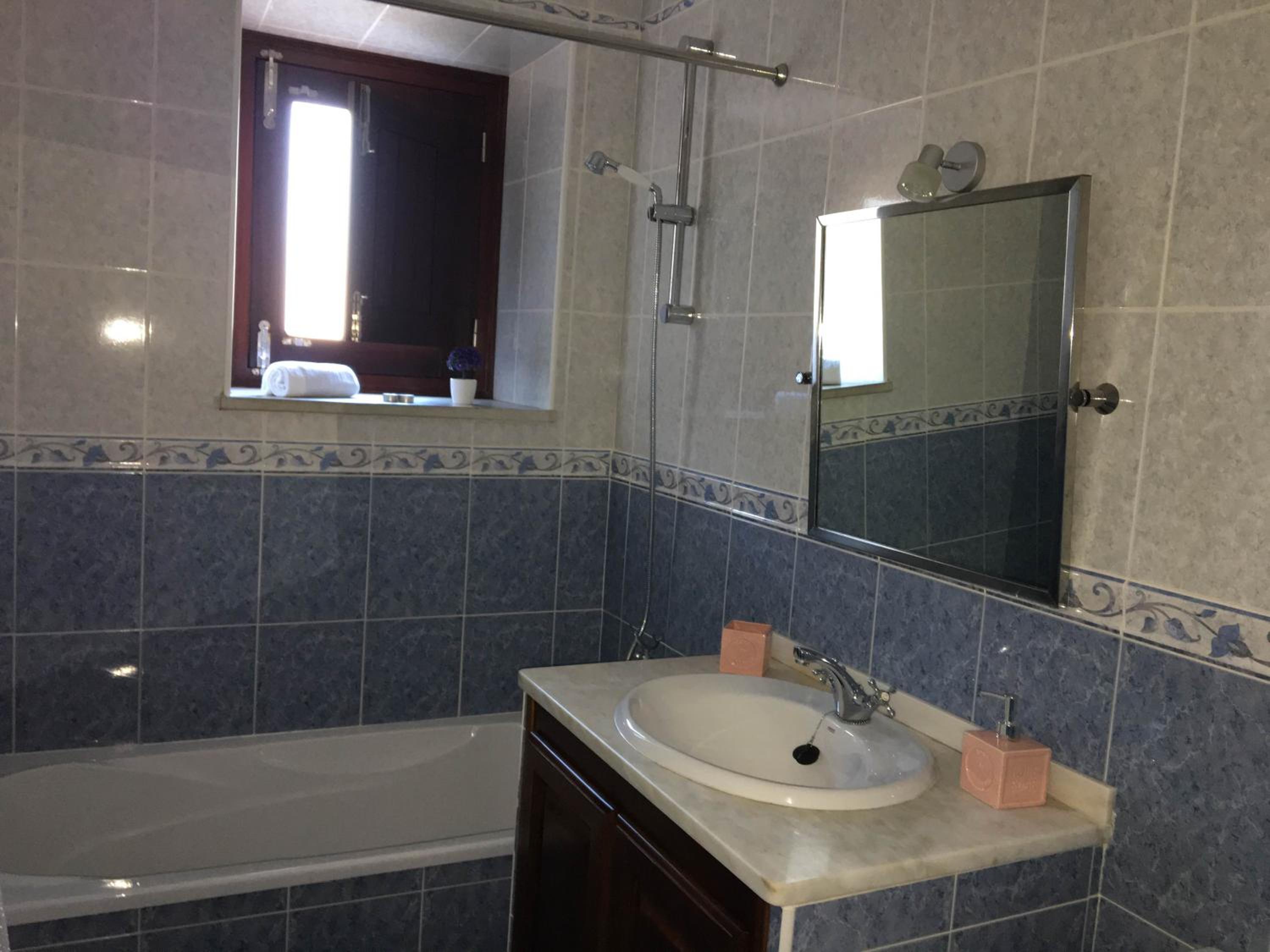 One-Bedroom House - Photo 39
