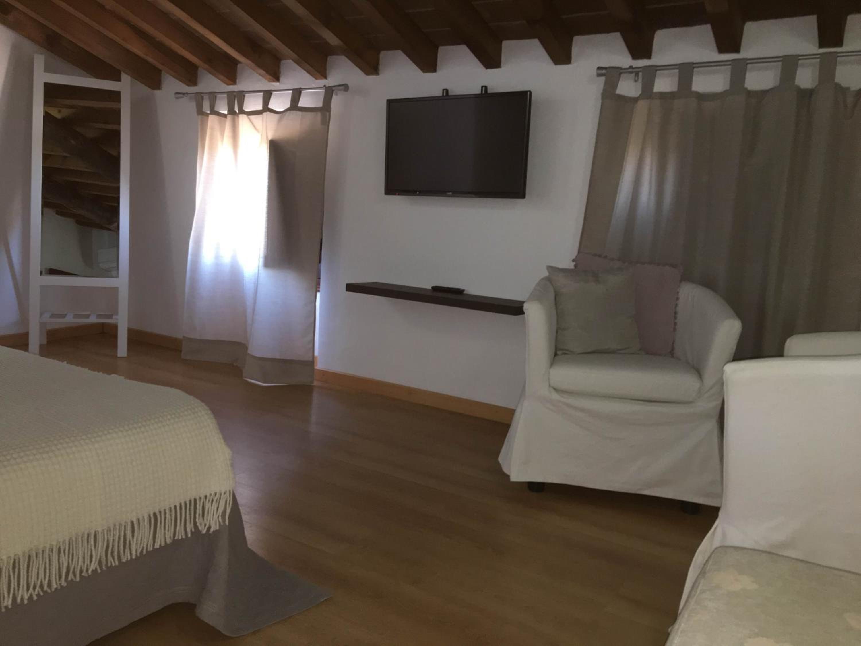 One-Bedroom House - Photo 15