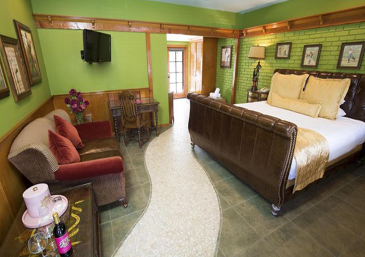 Golfer's Room 