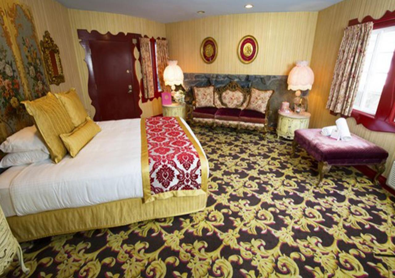 Anniversary Room