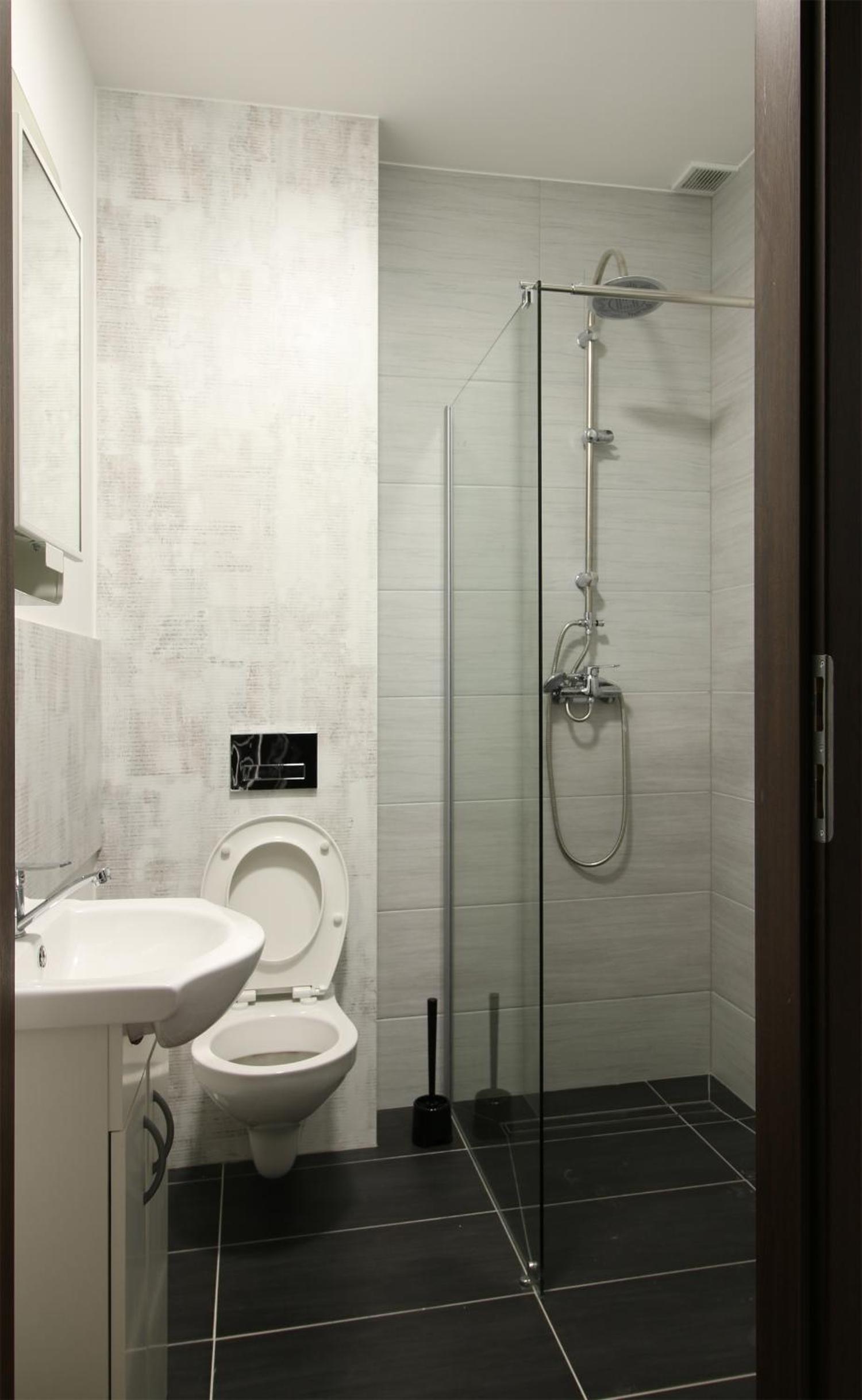 Twin Room - Photo 3