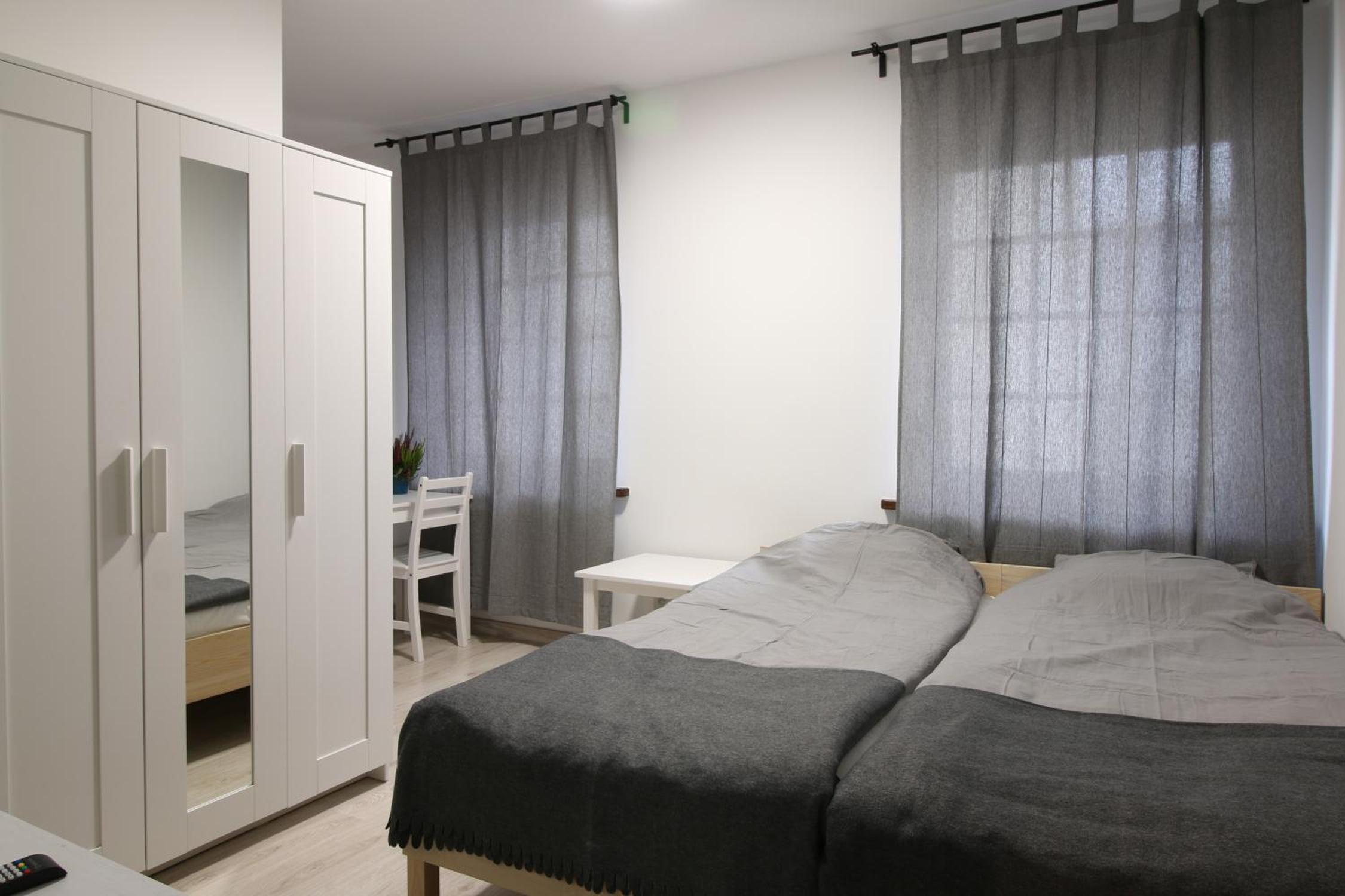 Twin Room - Photo 8