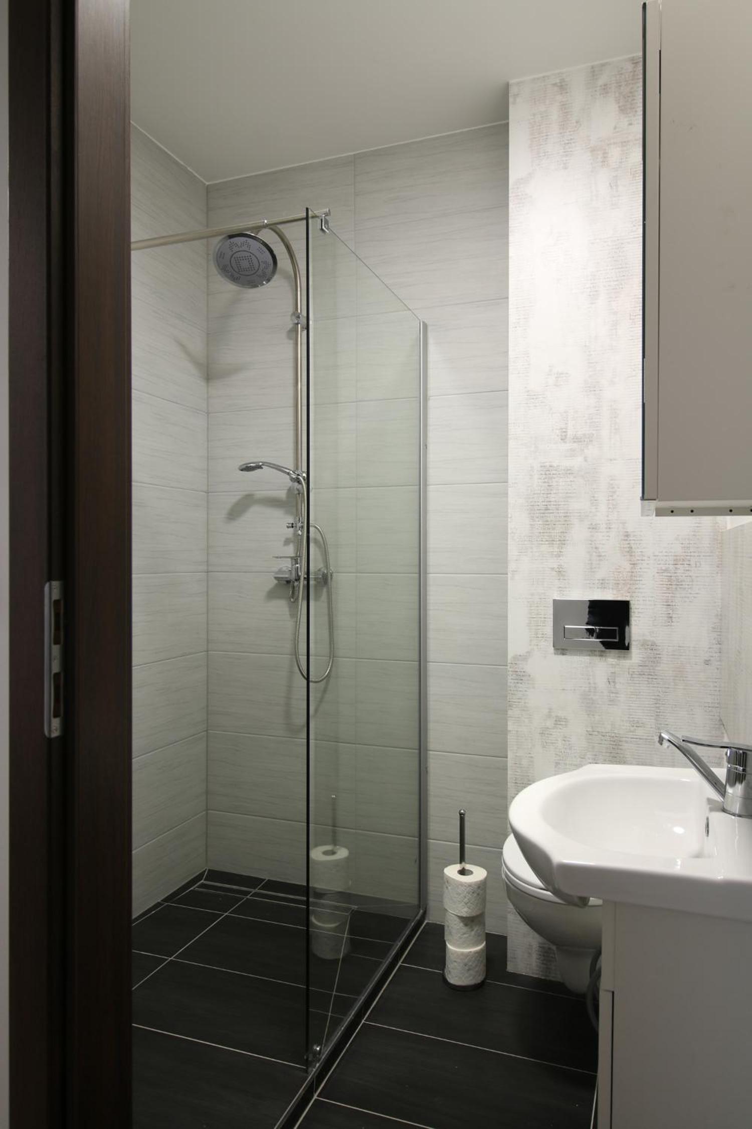 Twin Room - Photo 9