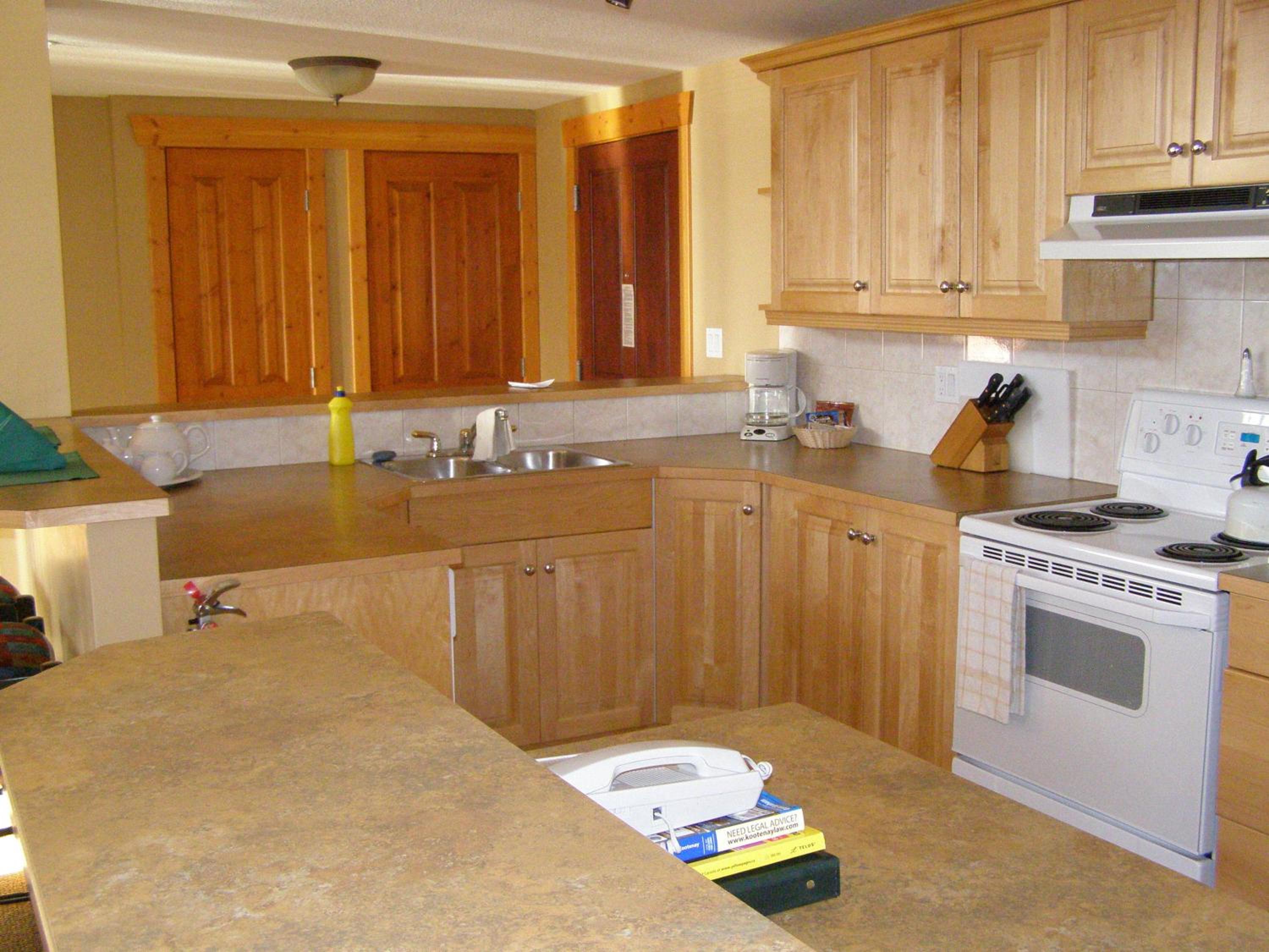 One-Bedroom Suite with Kitchen - Photo 2