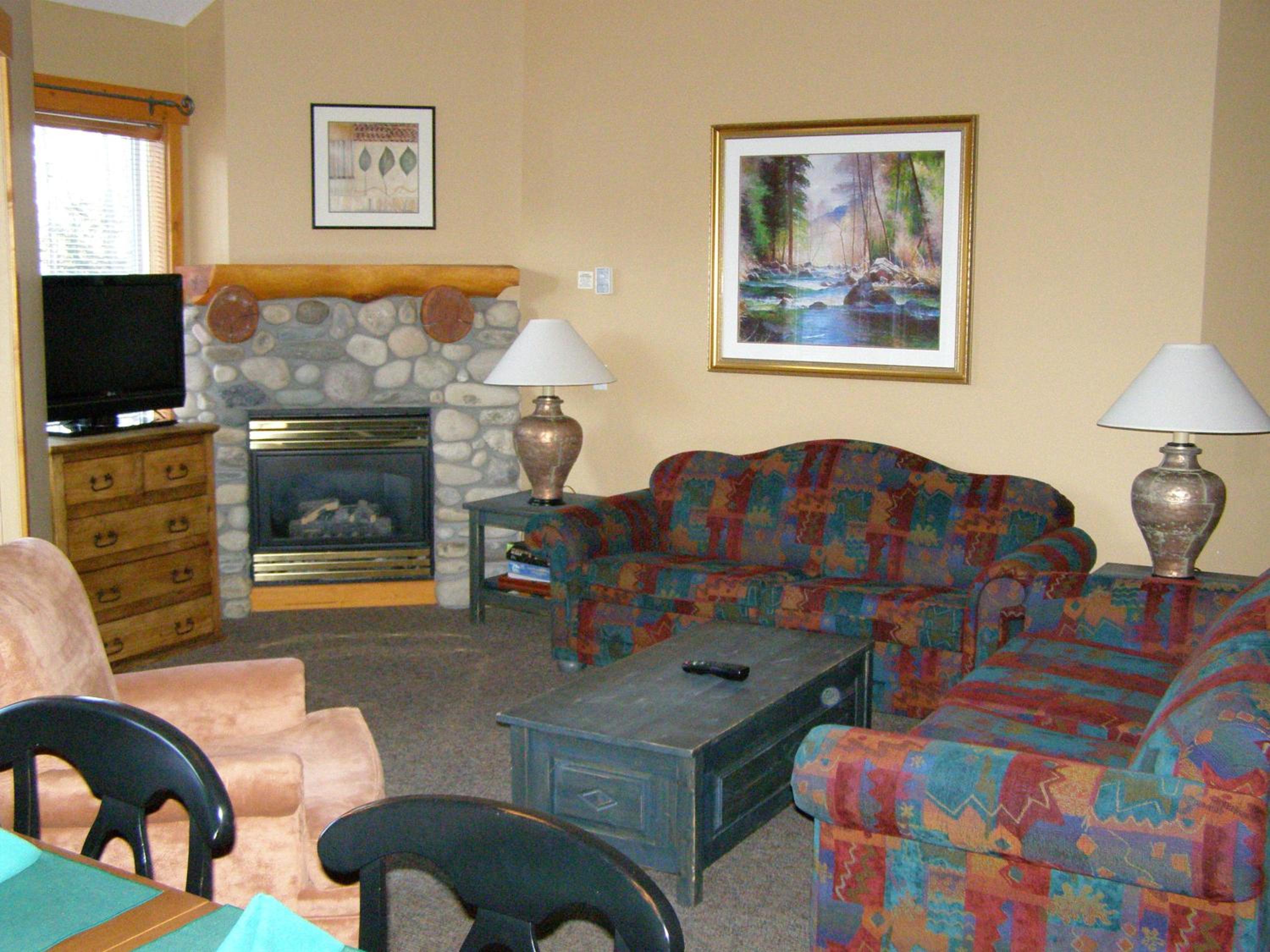 One-Bedroom Suite with Kitchen - Photo 3